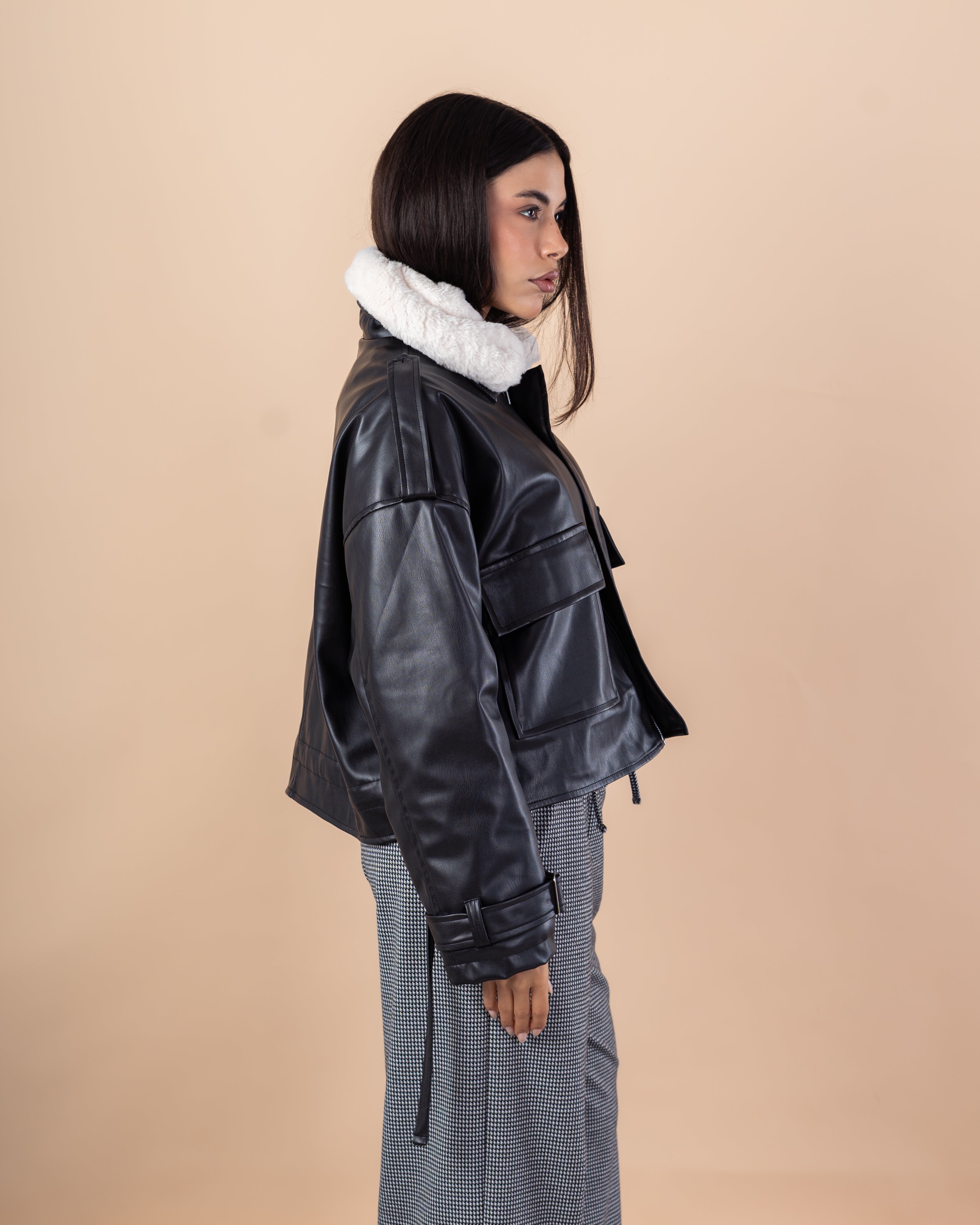 Short Leather Jacket – Collared (Fur)