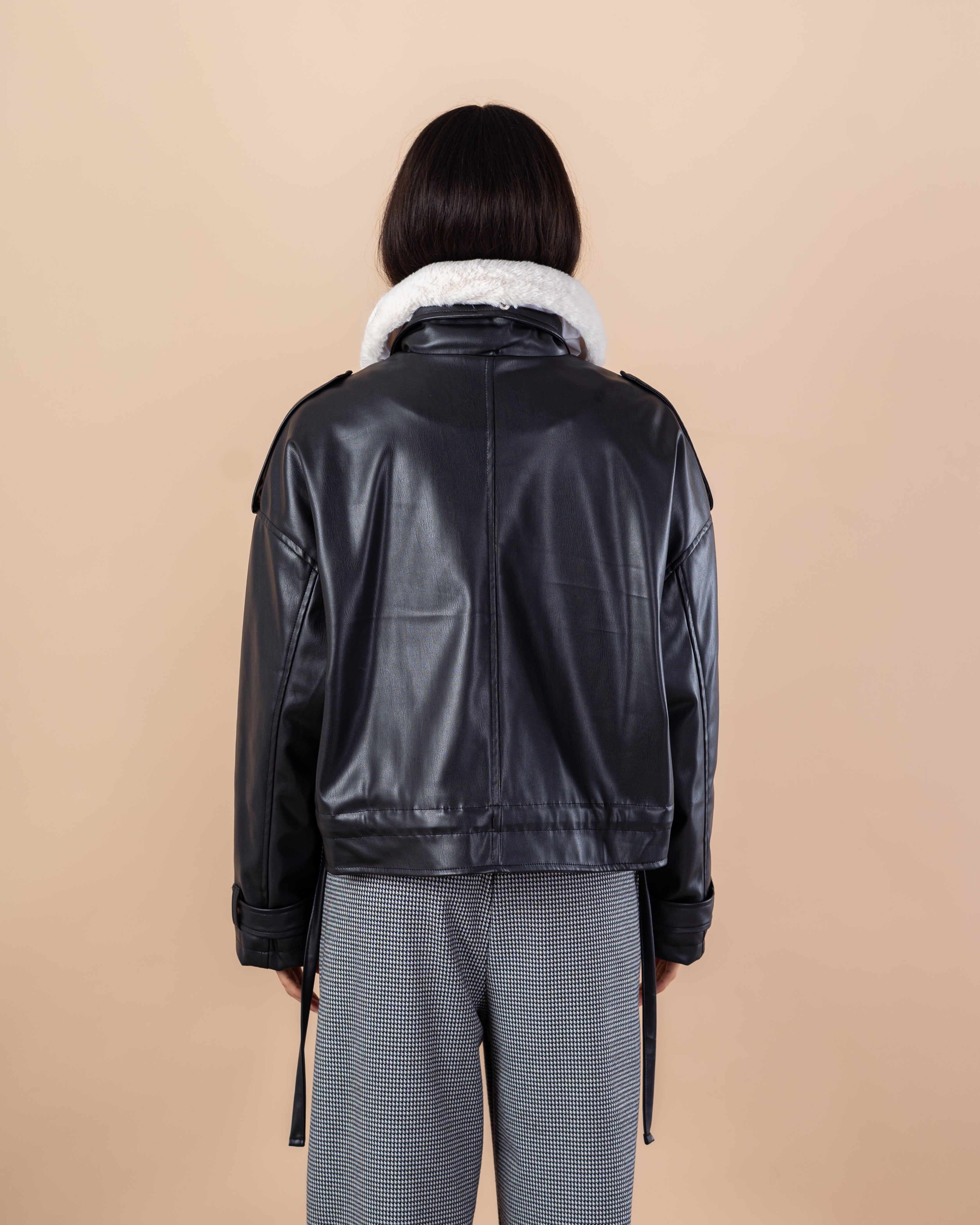 Short Leather Jacket – Collared (Fur)