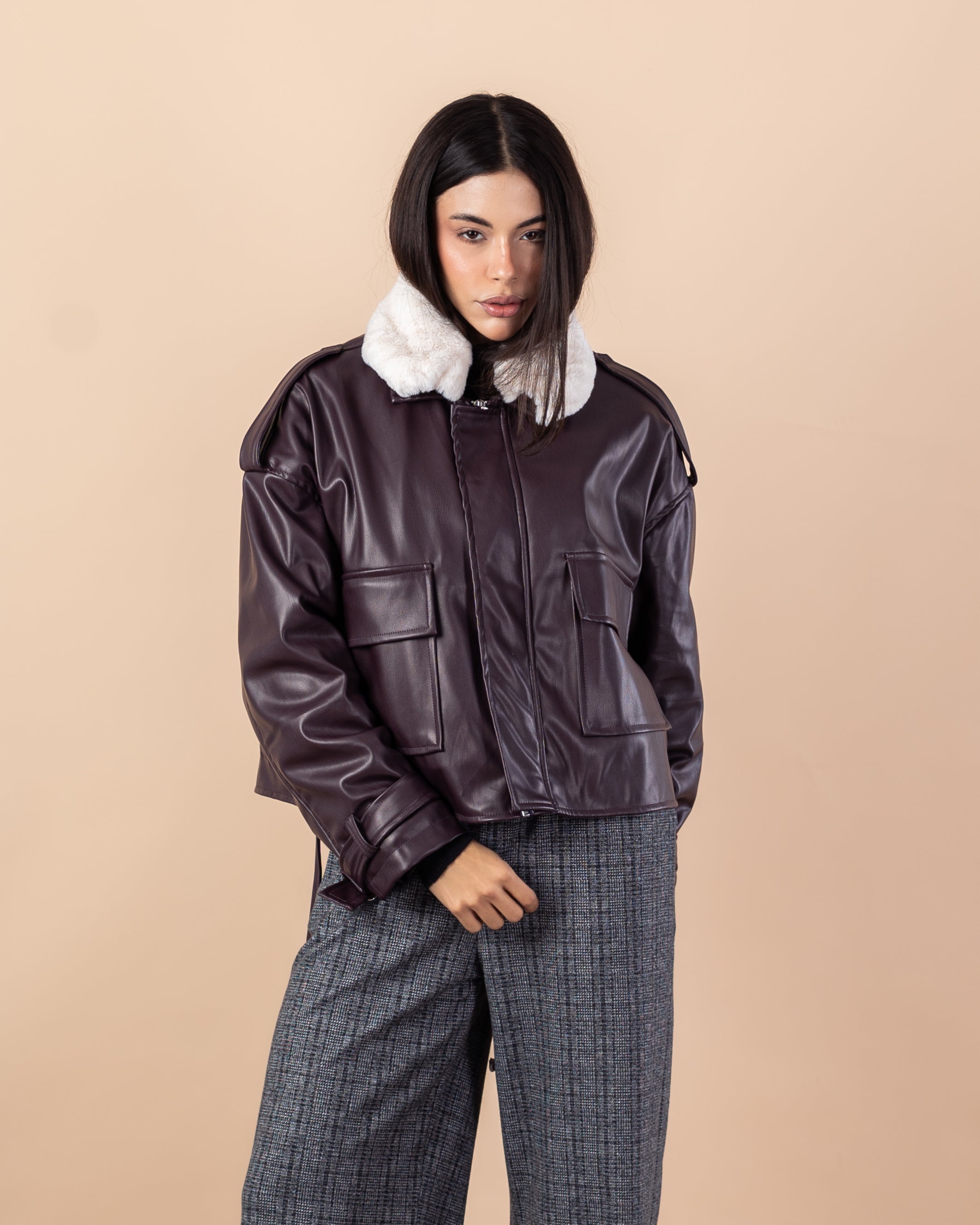 Short Leather Jacket – Collared (Fur)