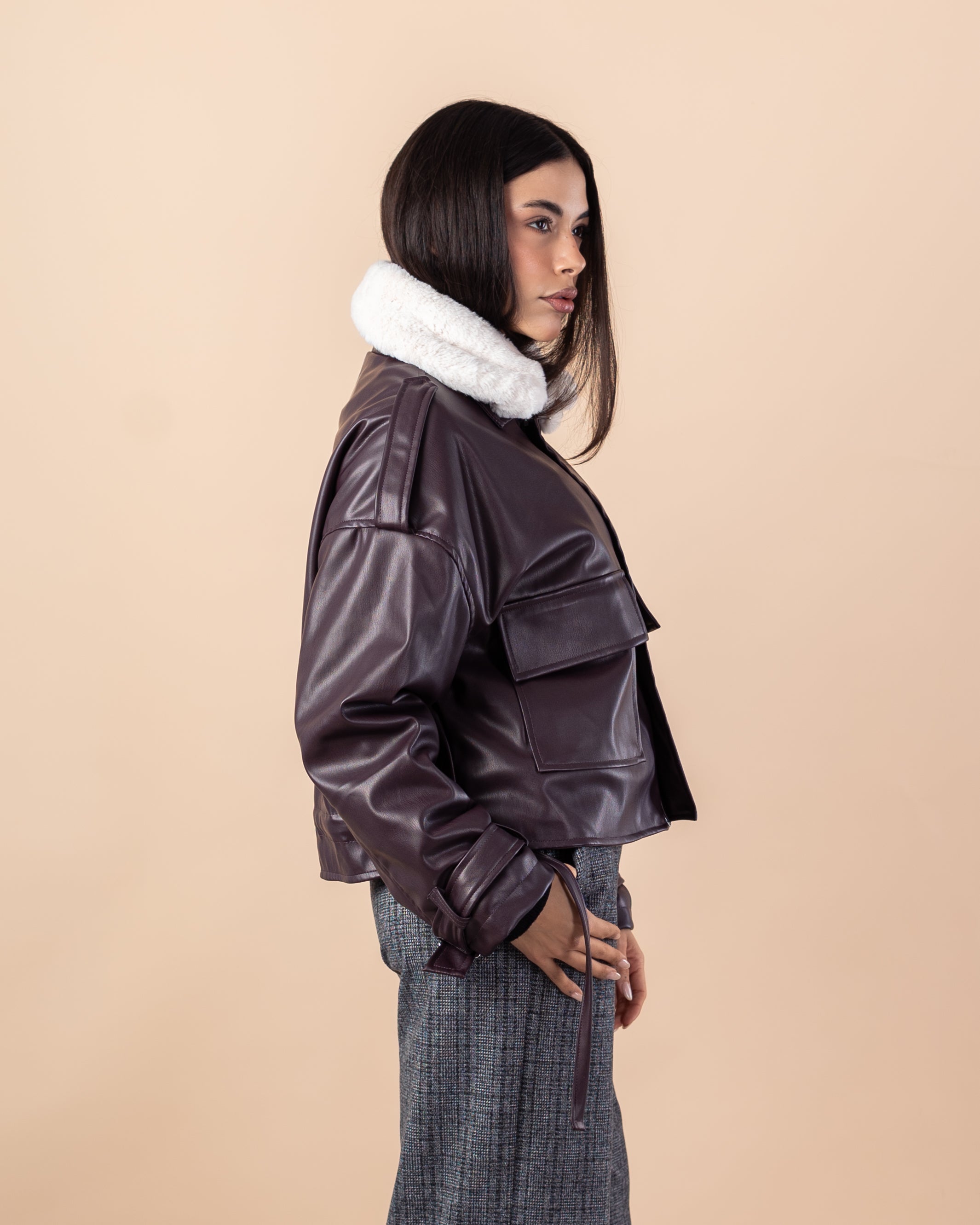 Short Leather Jacket – Collared (Fur)