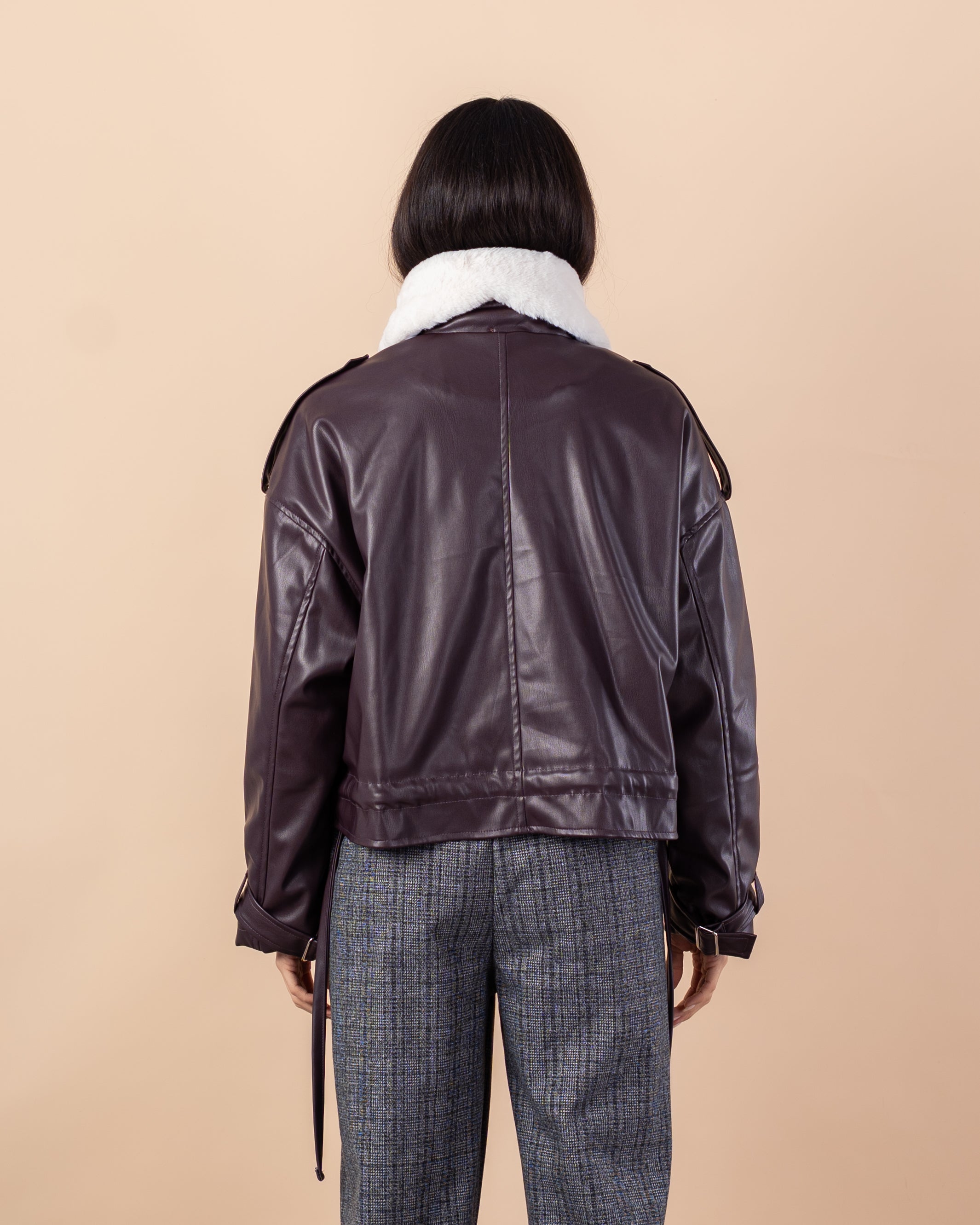 Short Leather Jacket – Collared (Fur)