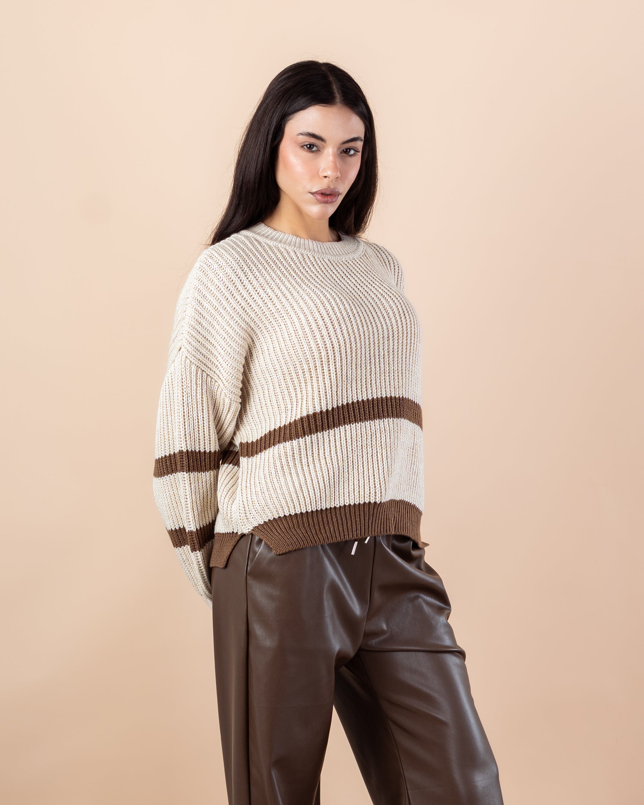 بلوفر محبوك - أكمام مخططة (رقبة دائرية)