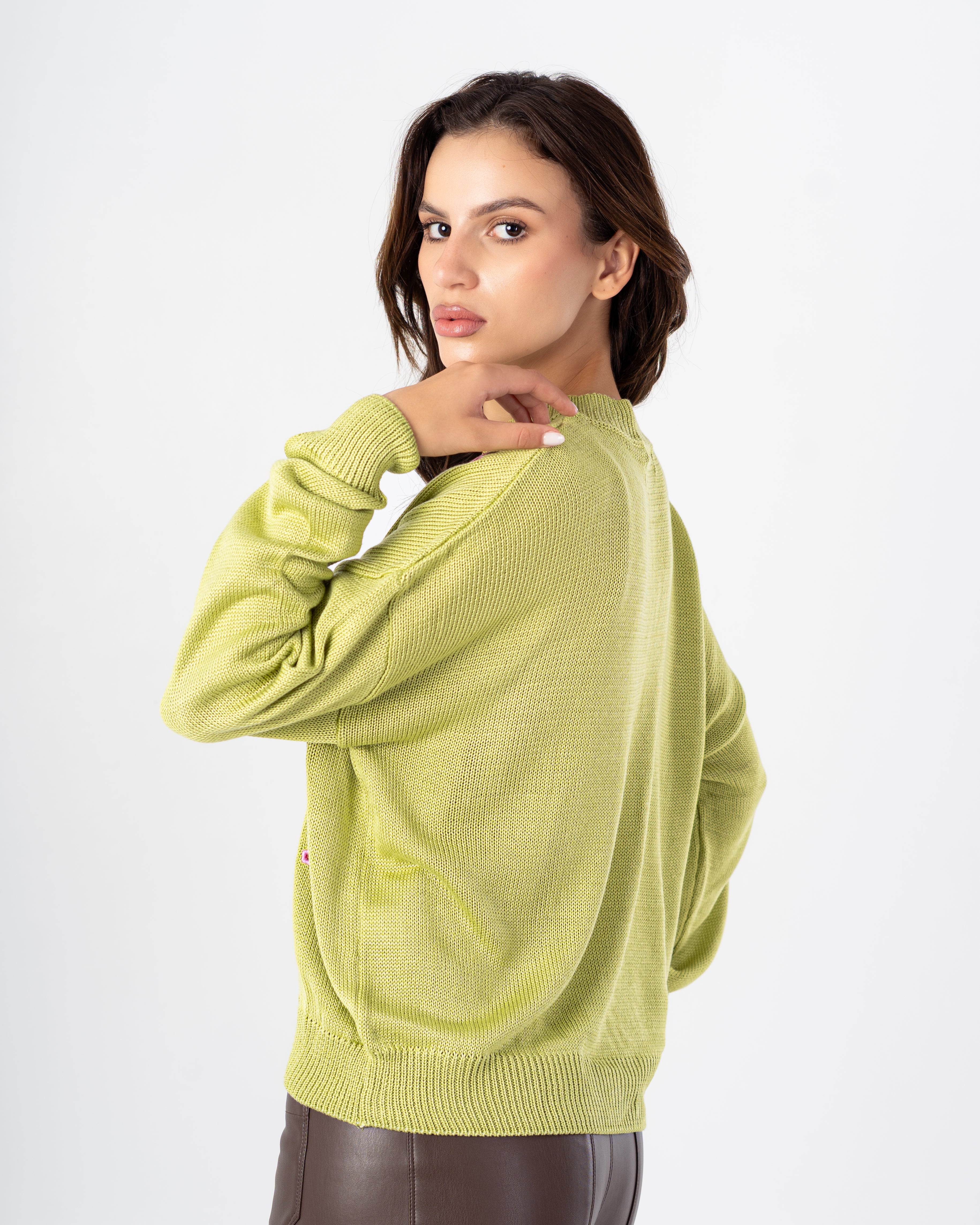 بلوزة محبوكة - تطريز زهور صغير