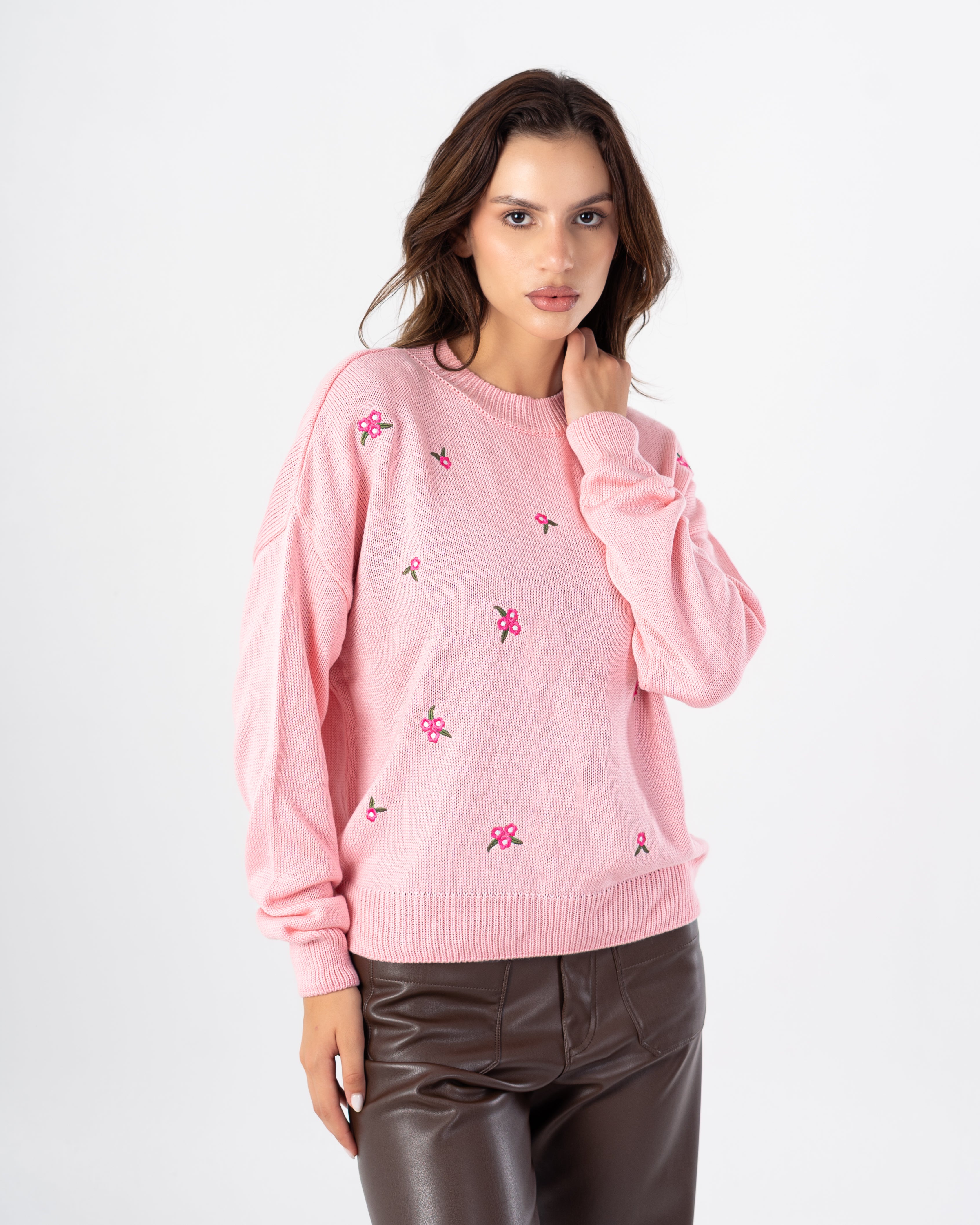 بلوزة محبوكة - تطريز زهور صغير