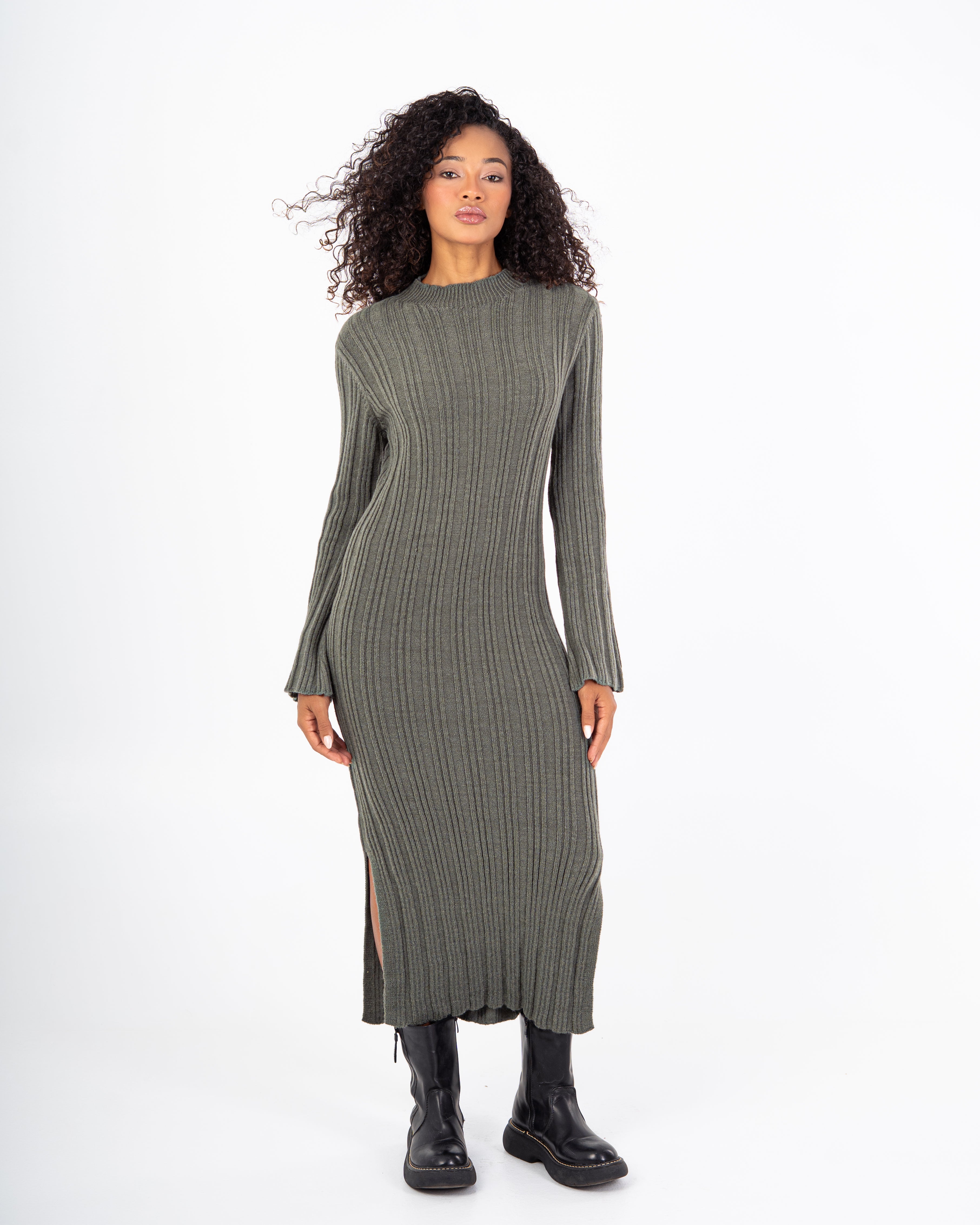 فستان محبوك - بفتحة جانبية (رقبة مضلعة)