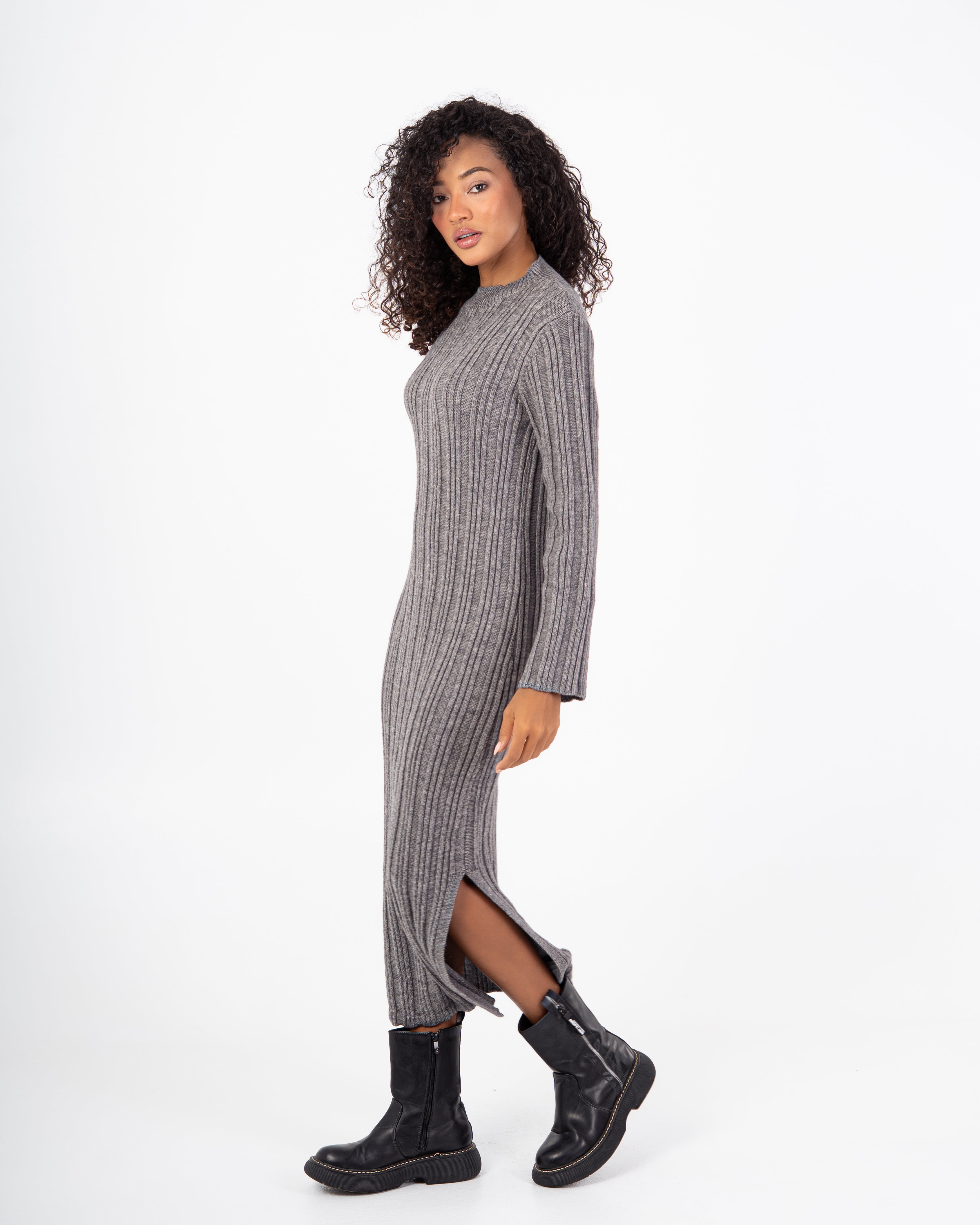 فستان محبوك - بفتحة جانبية (رقبة مضلعة)