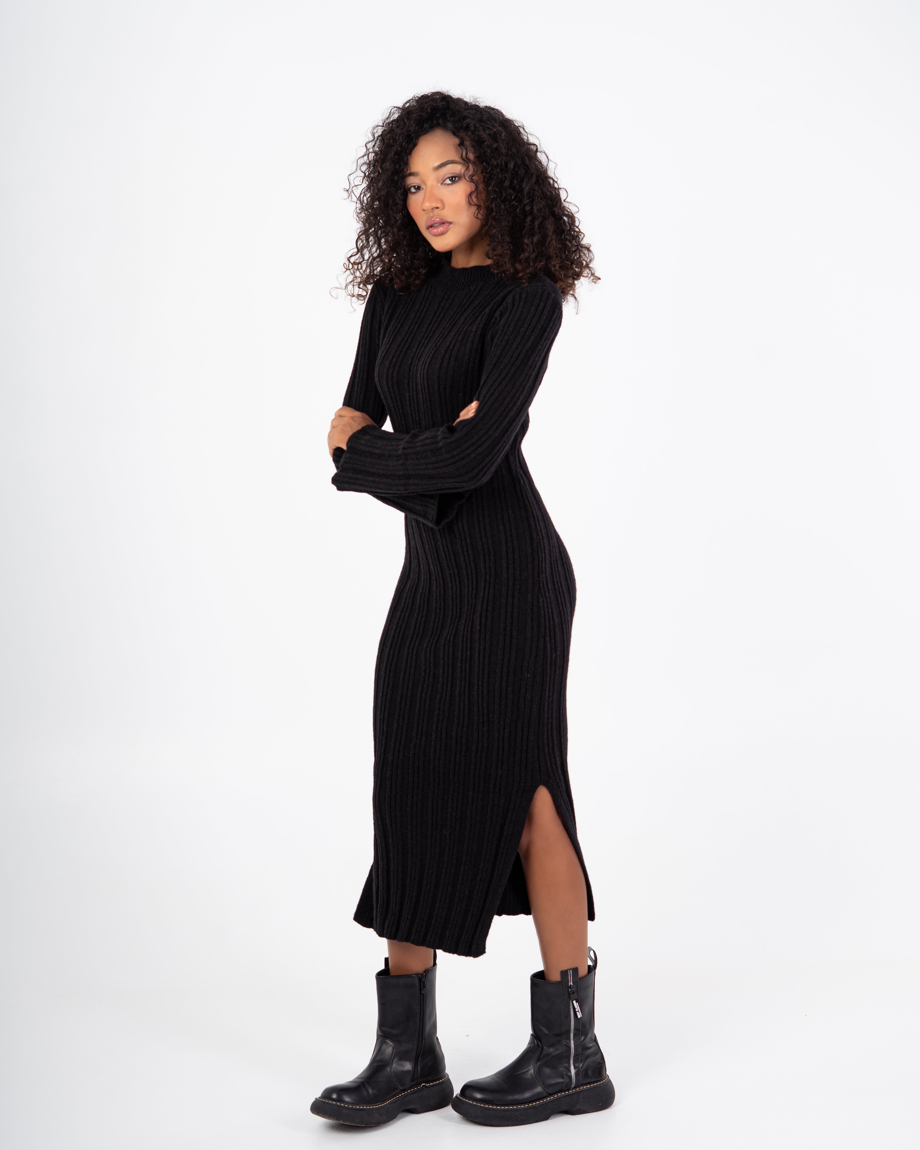 فستان محبوك - بفتحة جانبية (رقبة مضلعة)