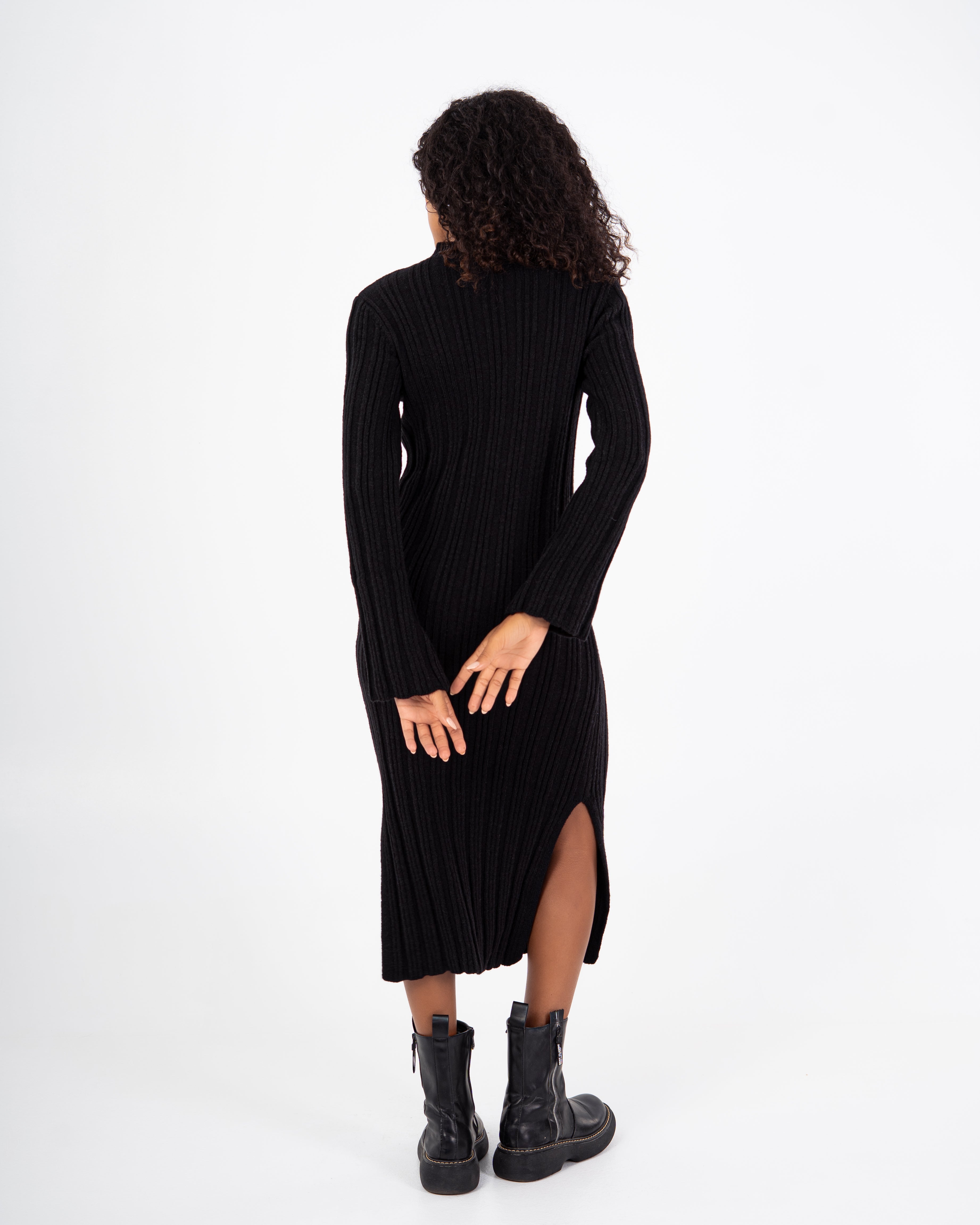 فستان محبوك - بفتحة جانبية (رقبة مضلعة)