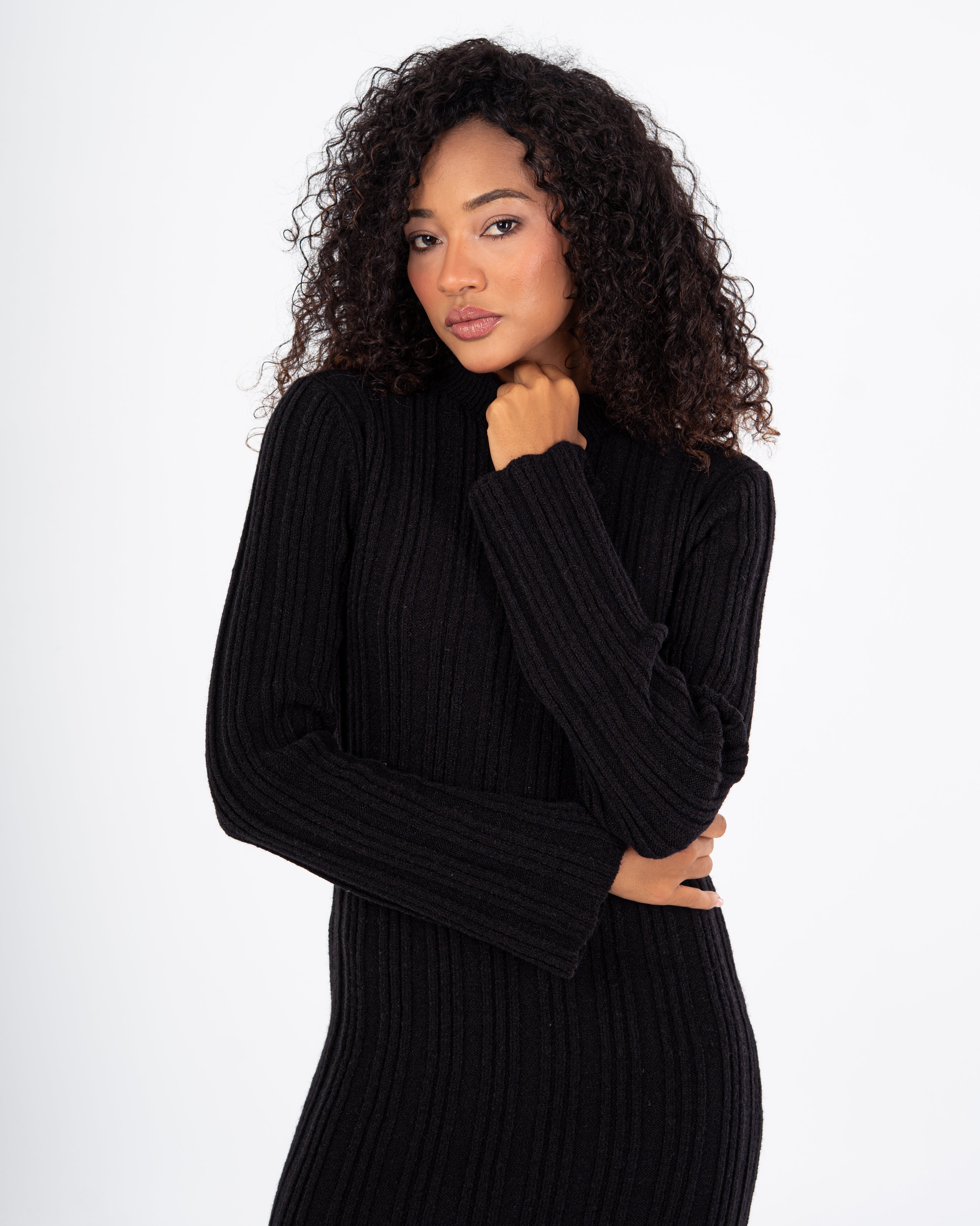 فستان محبوك - بفتحة جانبية (رقبة مضلعة)