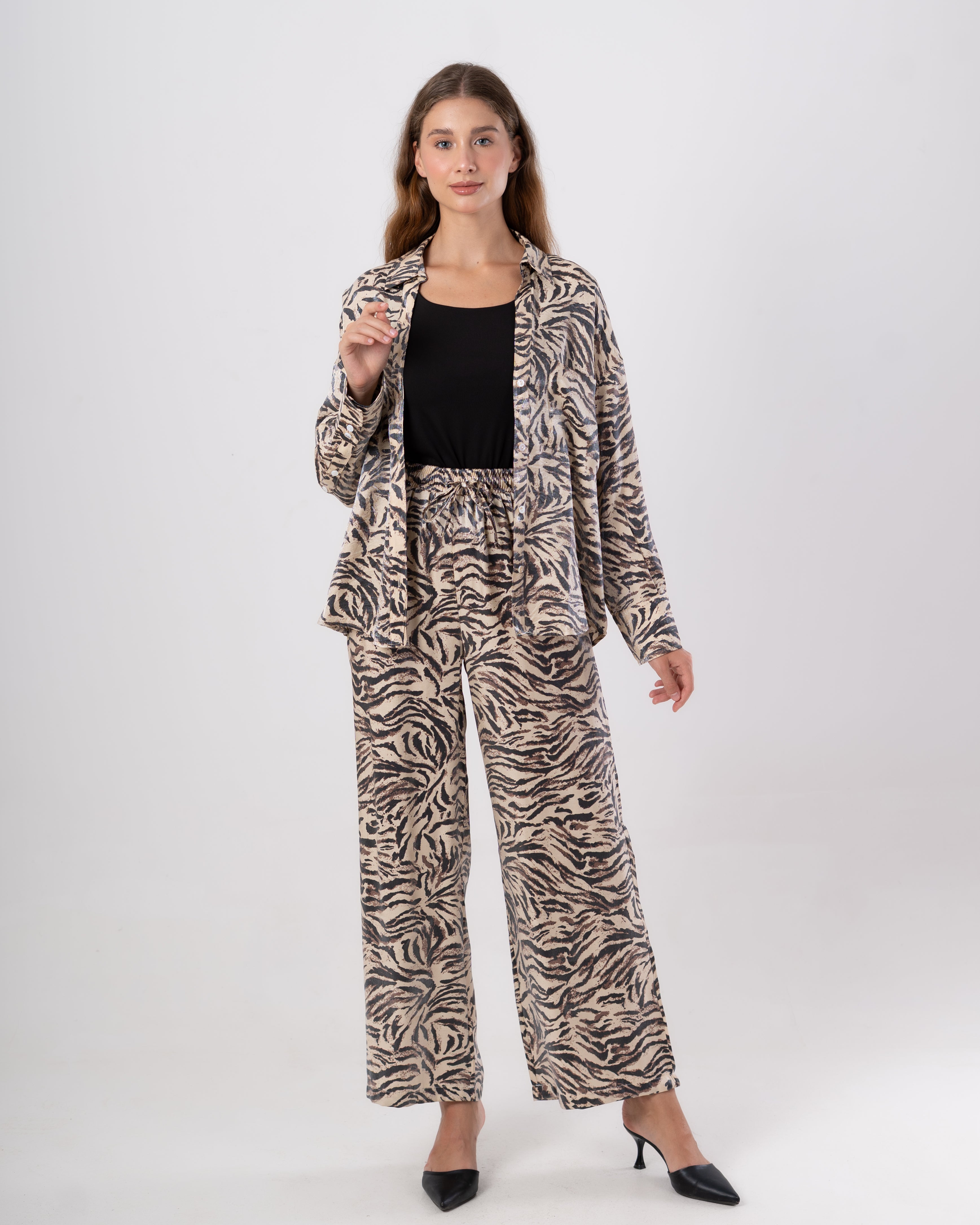 Tiger Pattern - Shirt (with V-Neck)