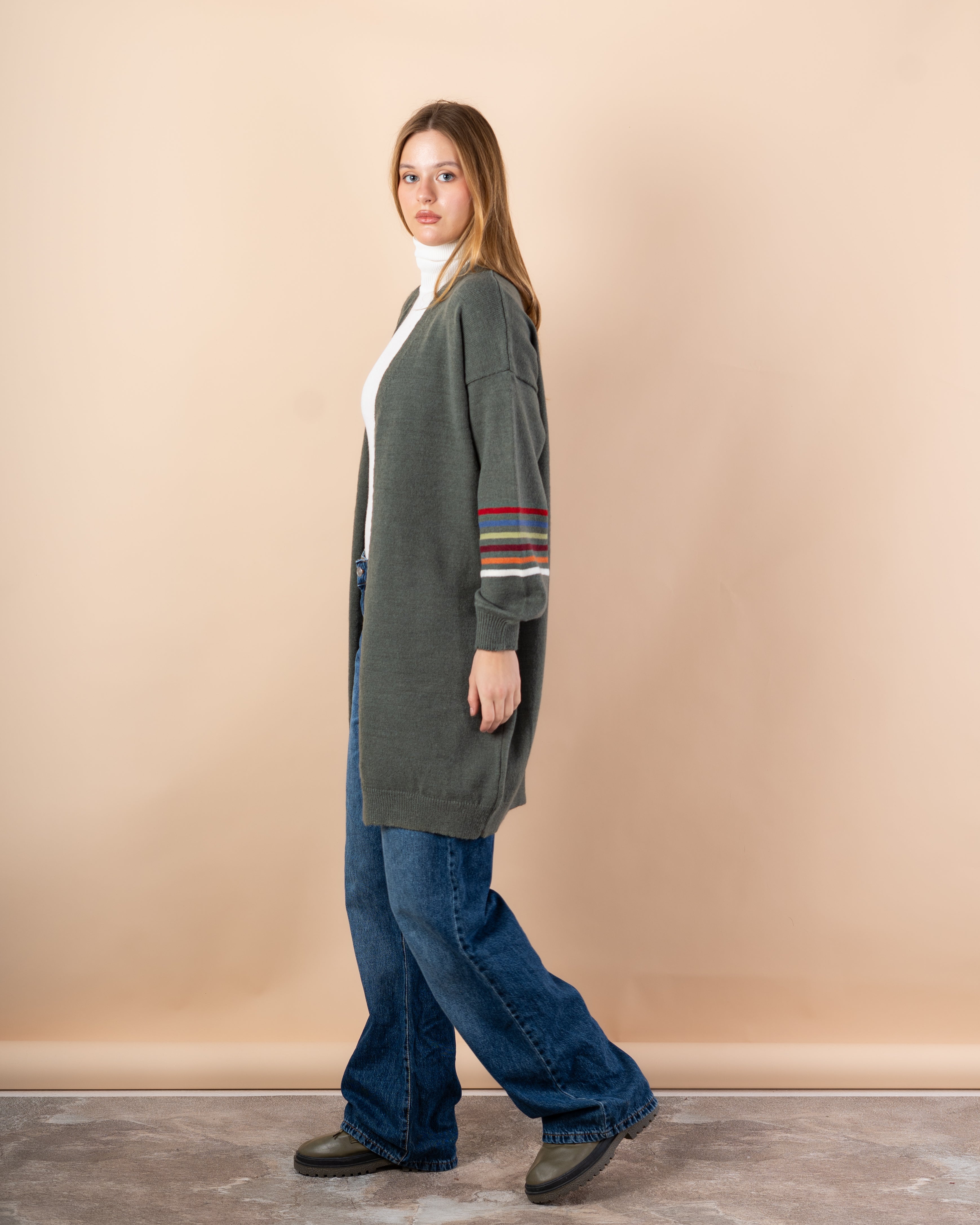 Knitted cardigan in - colors on the sleeves