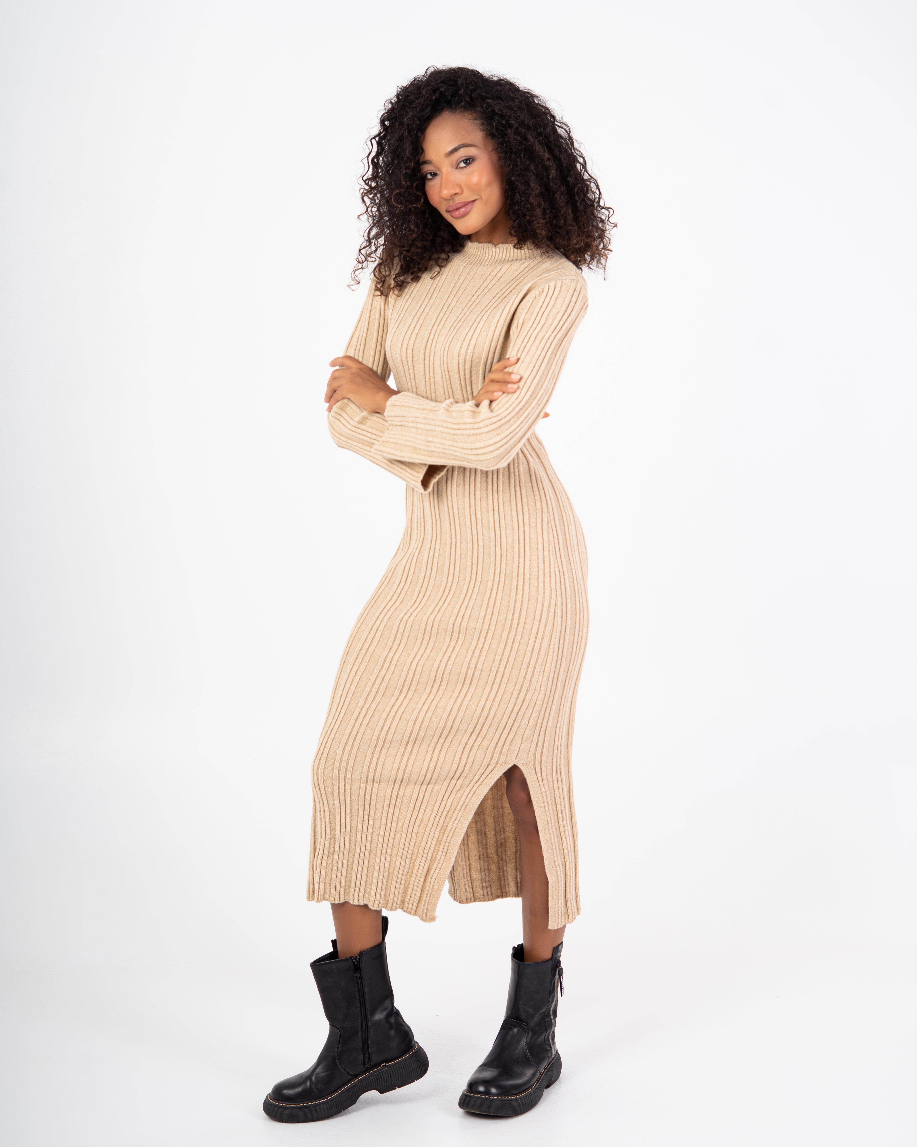 فستان محبوك - بفتحة جانبية (رقبة مضلعة)