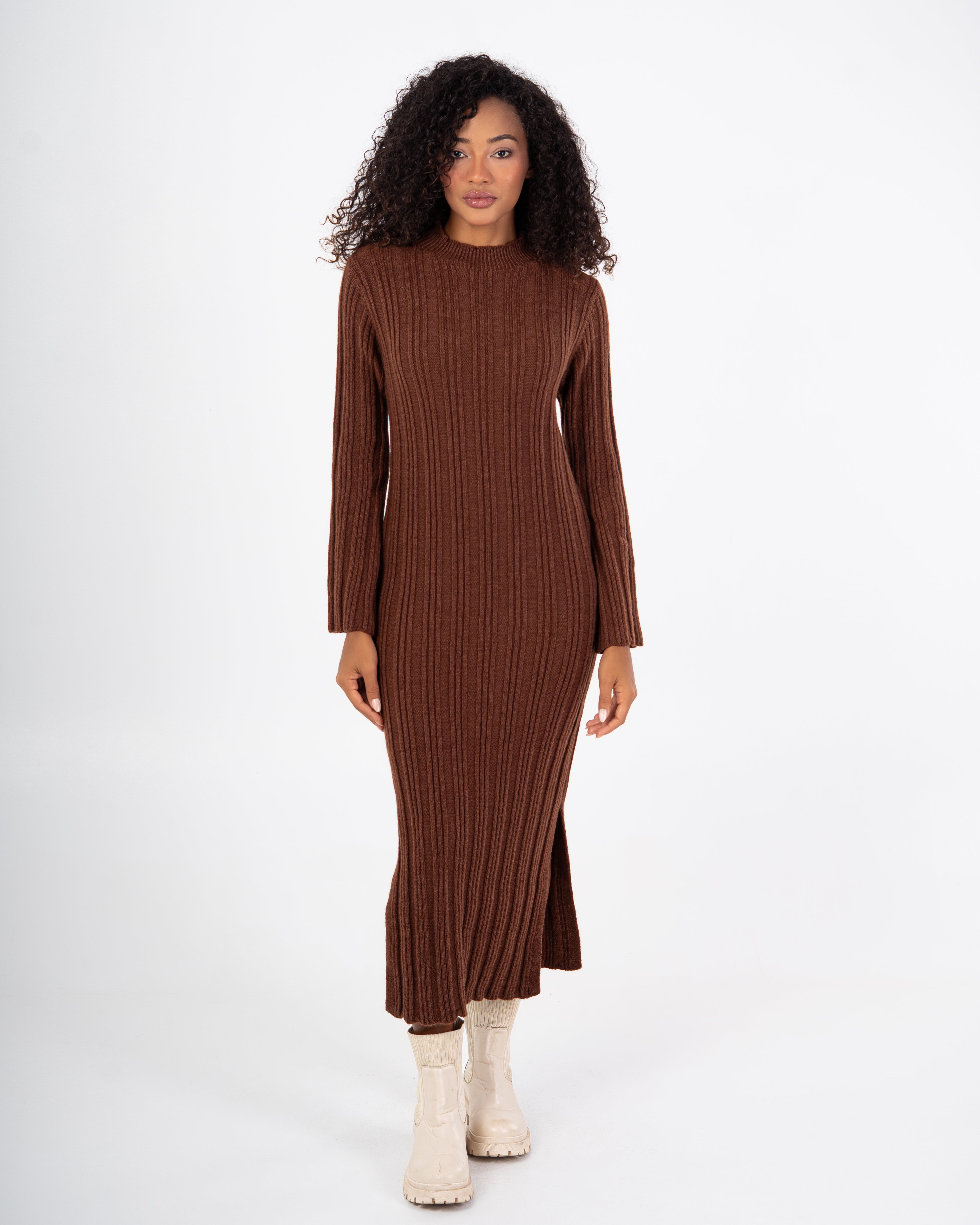 فستان محبوك - بفتحة جانبية (رقبة مضلعة)