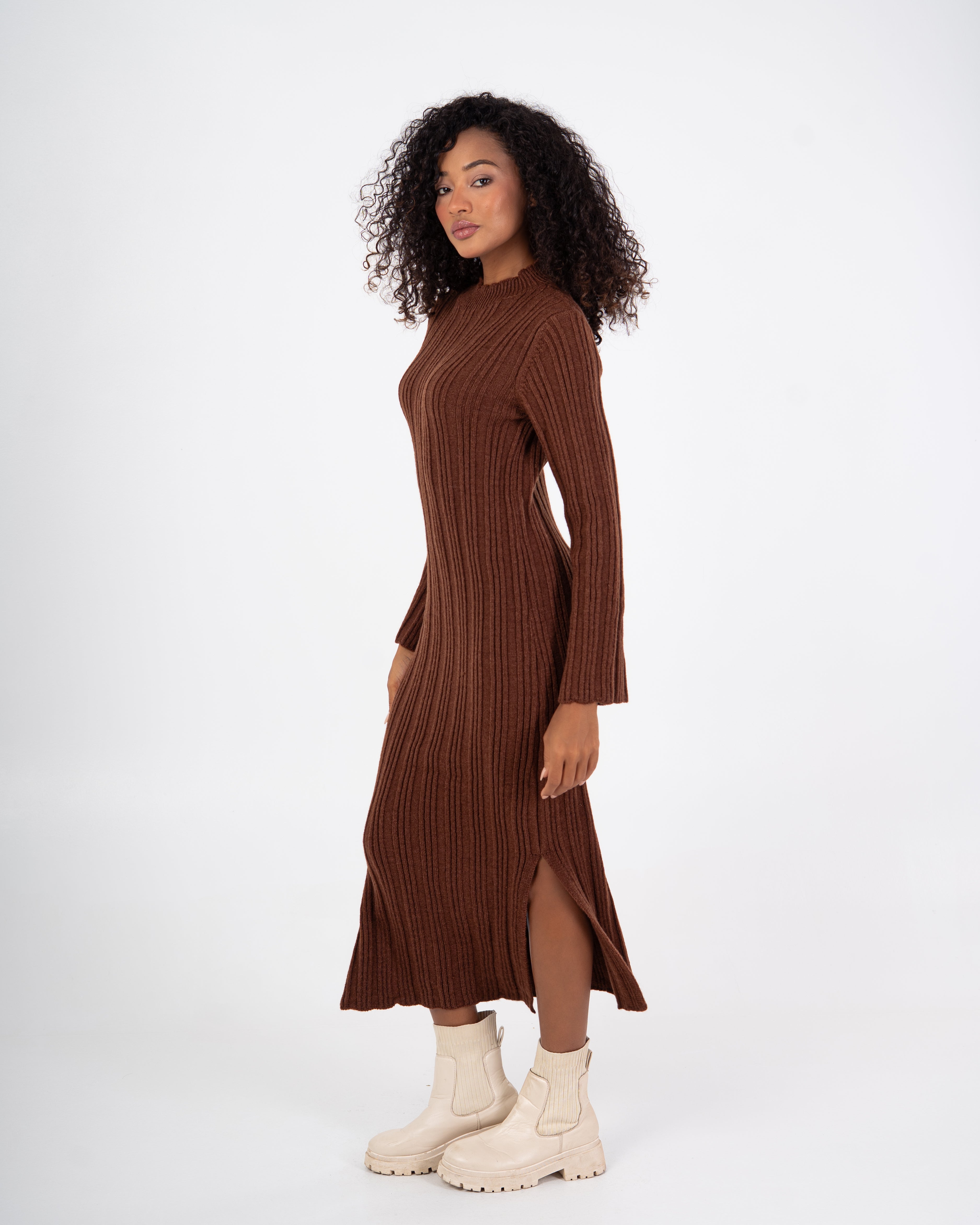 فستان محبوك - بفتحة جانبية (رقبة مضلعة)