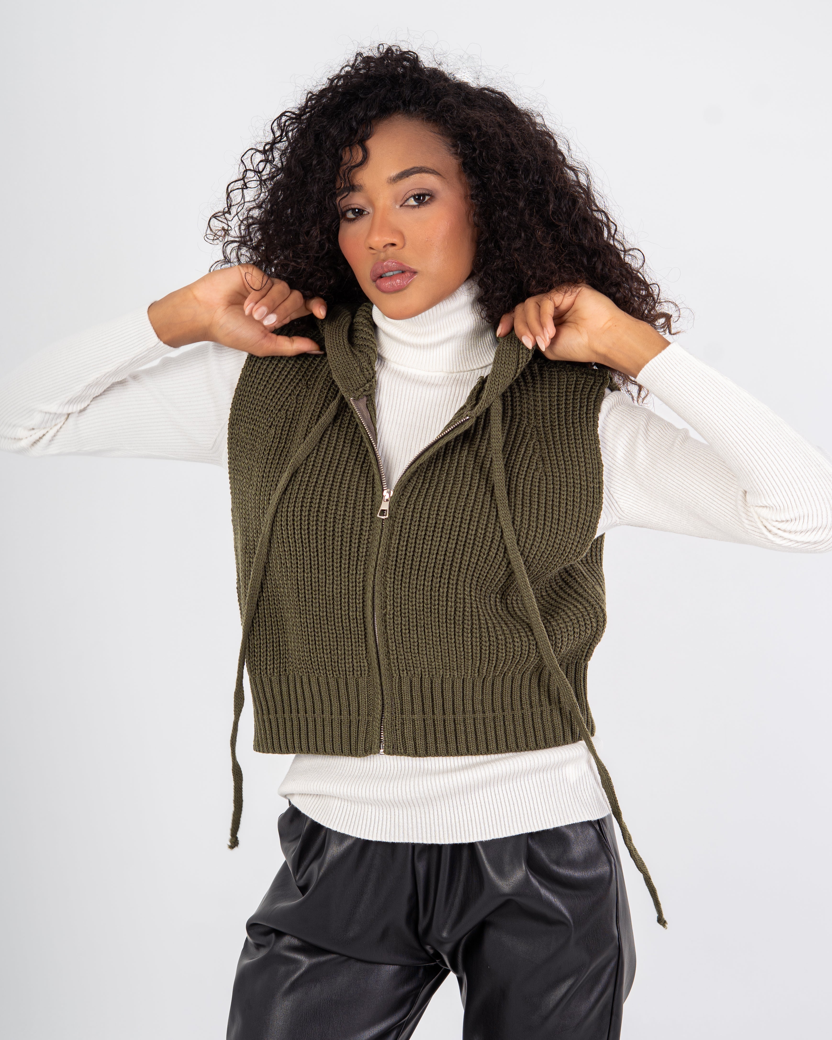 Short Knitwear Vest – Hooded