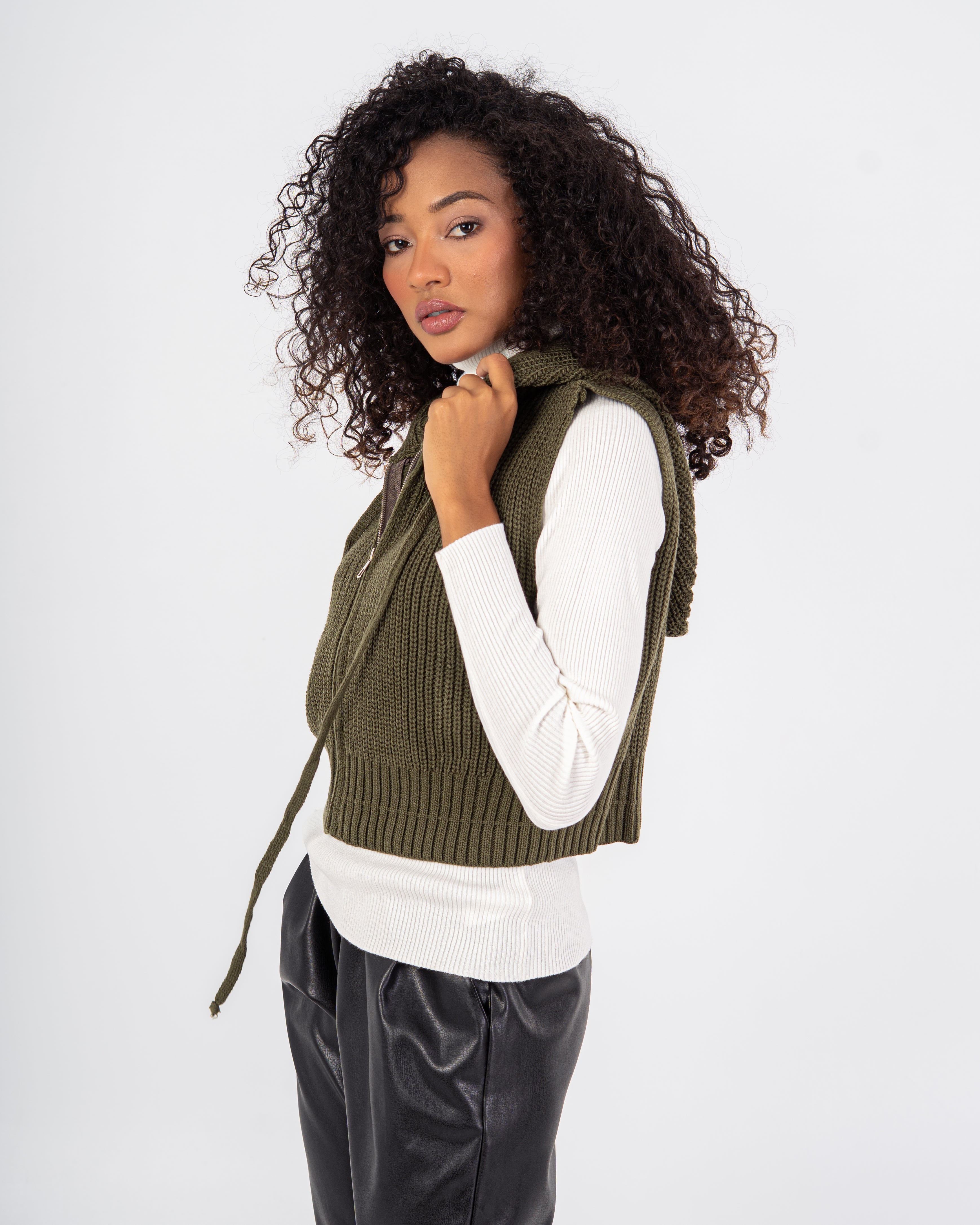 Short Knitwear Vest – Hooded