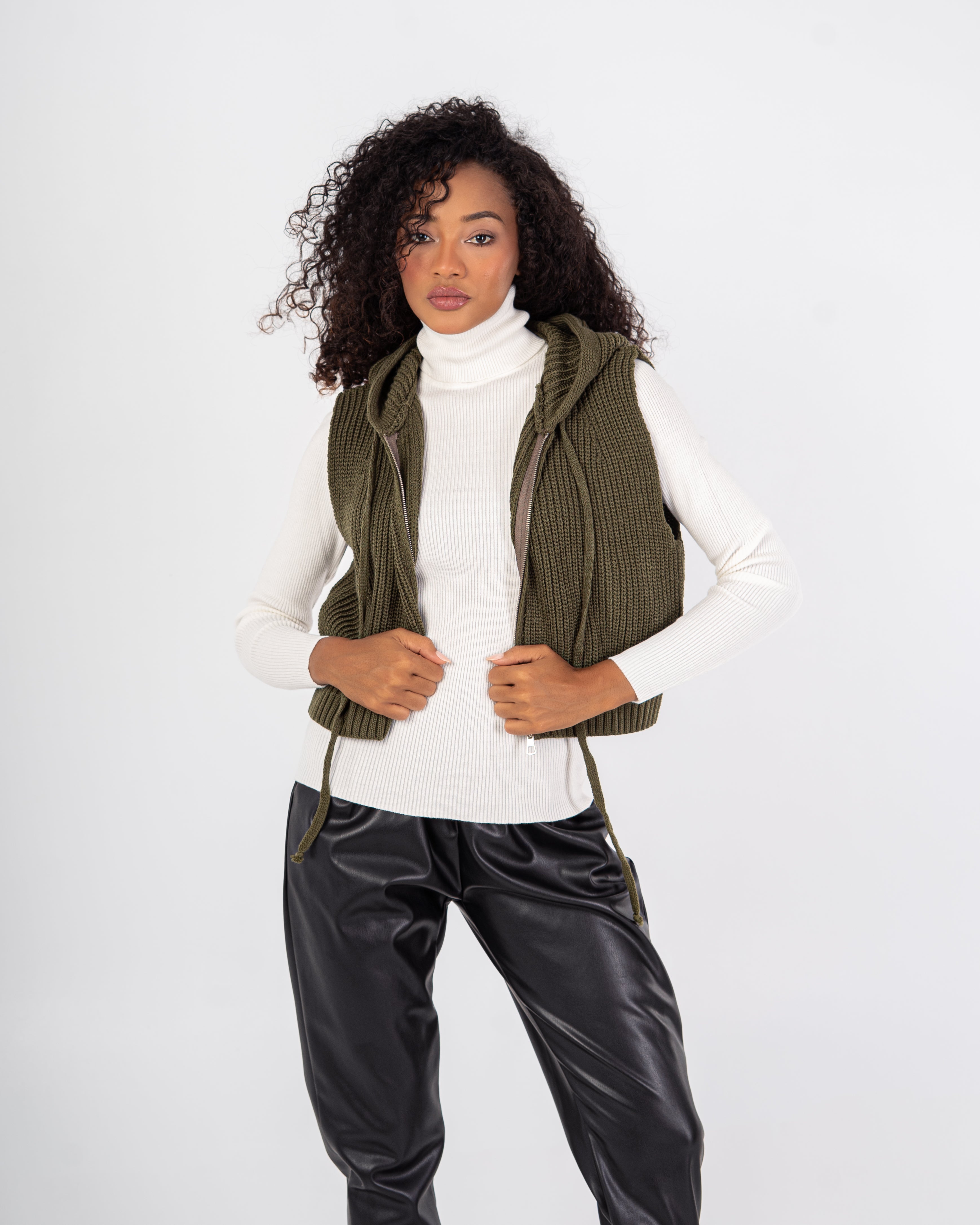 Short Knitwear Vest – Hooded