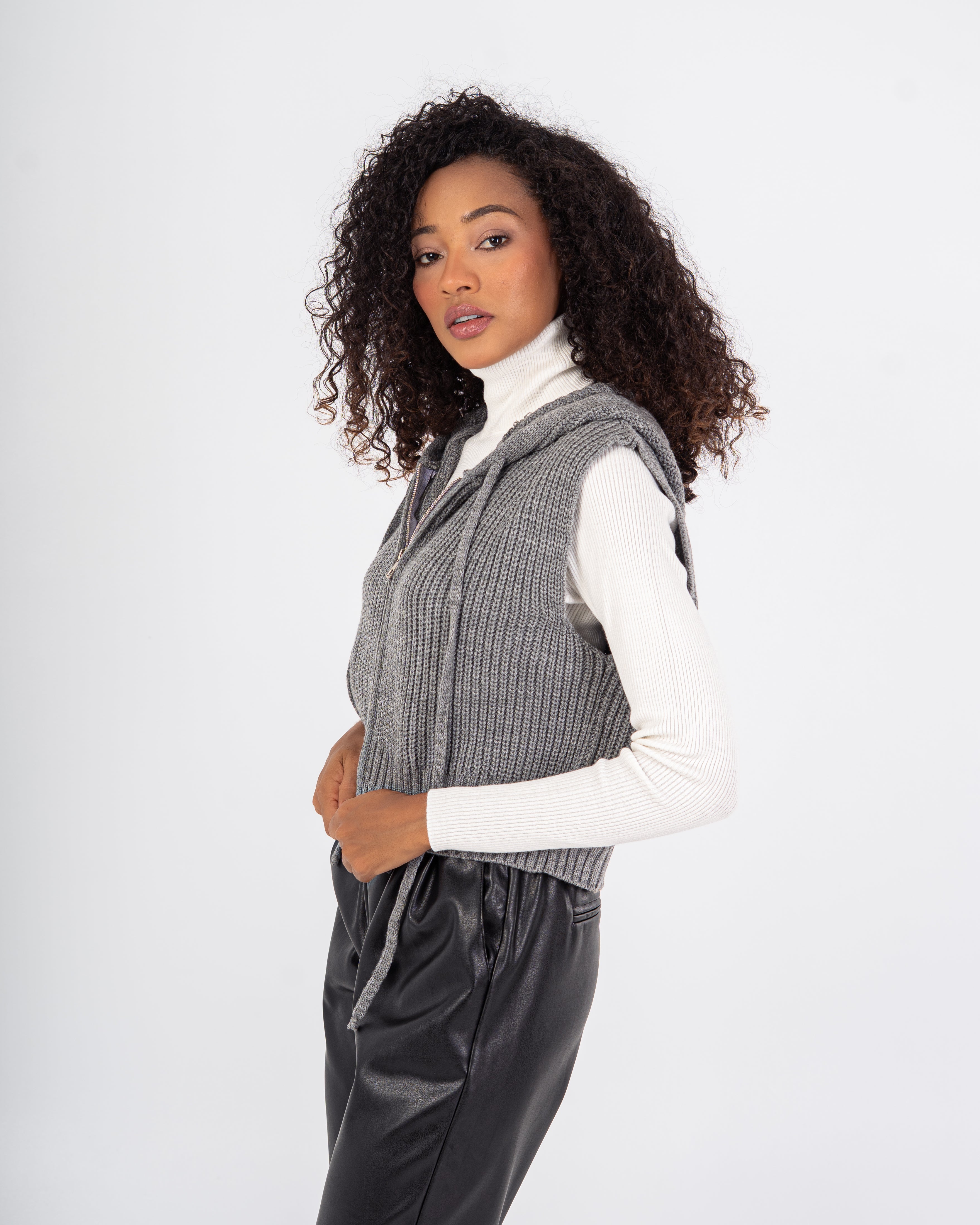 Short Knitwear Vest – Hooded