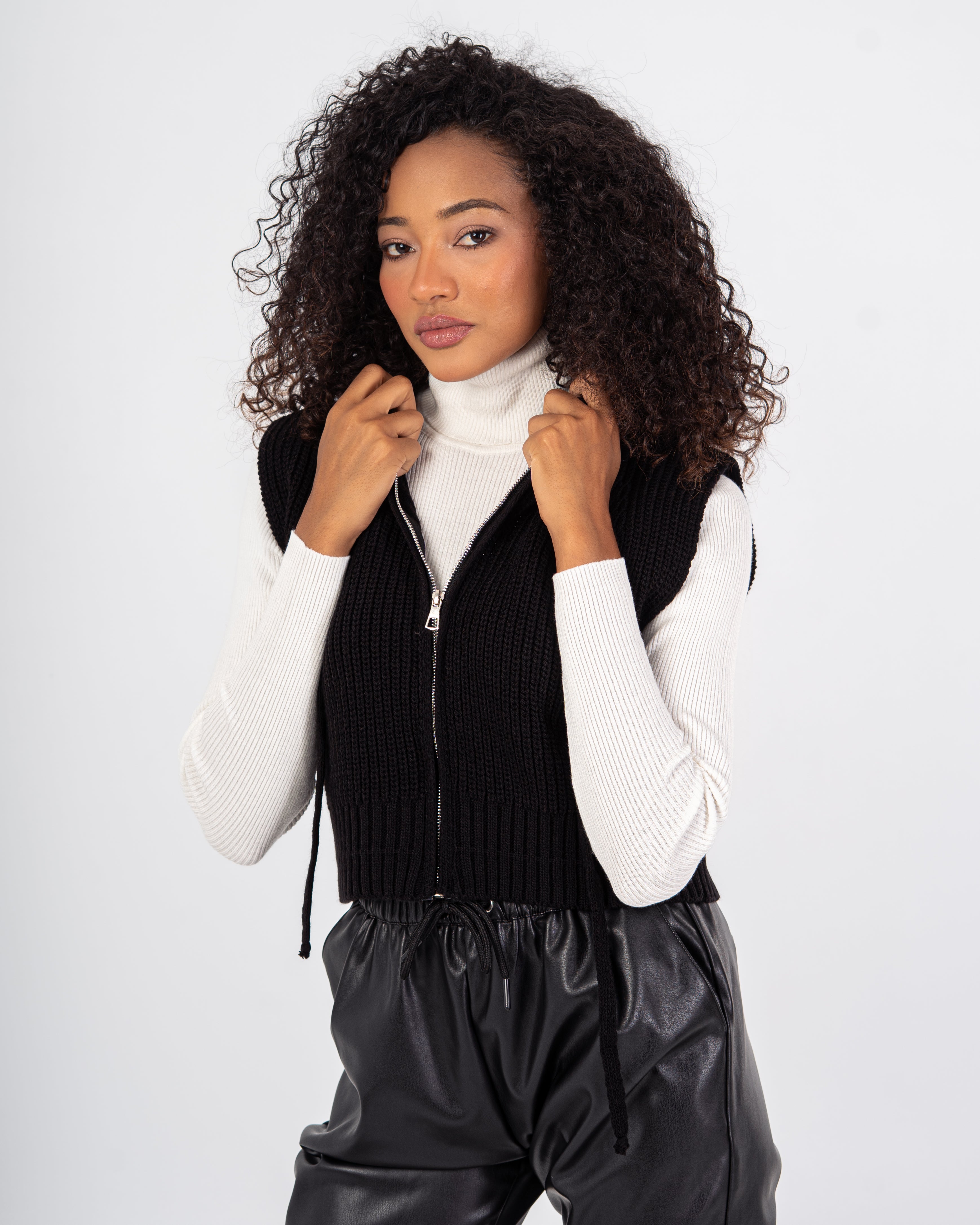 Short Knitwear Vest – Hooded