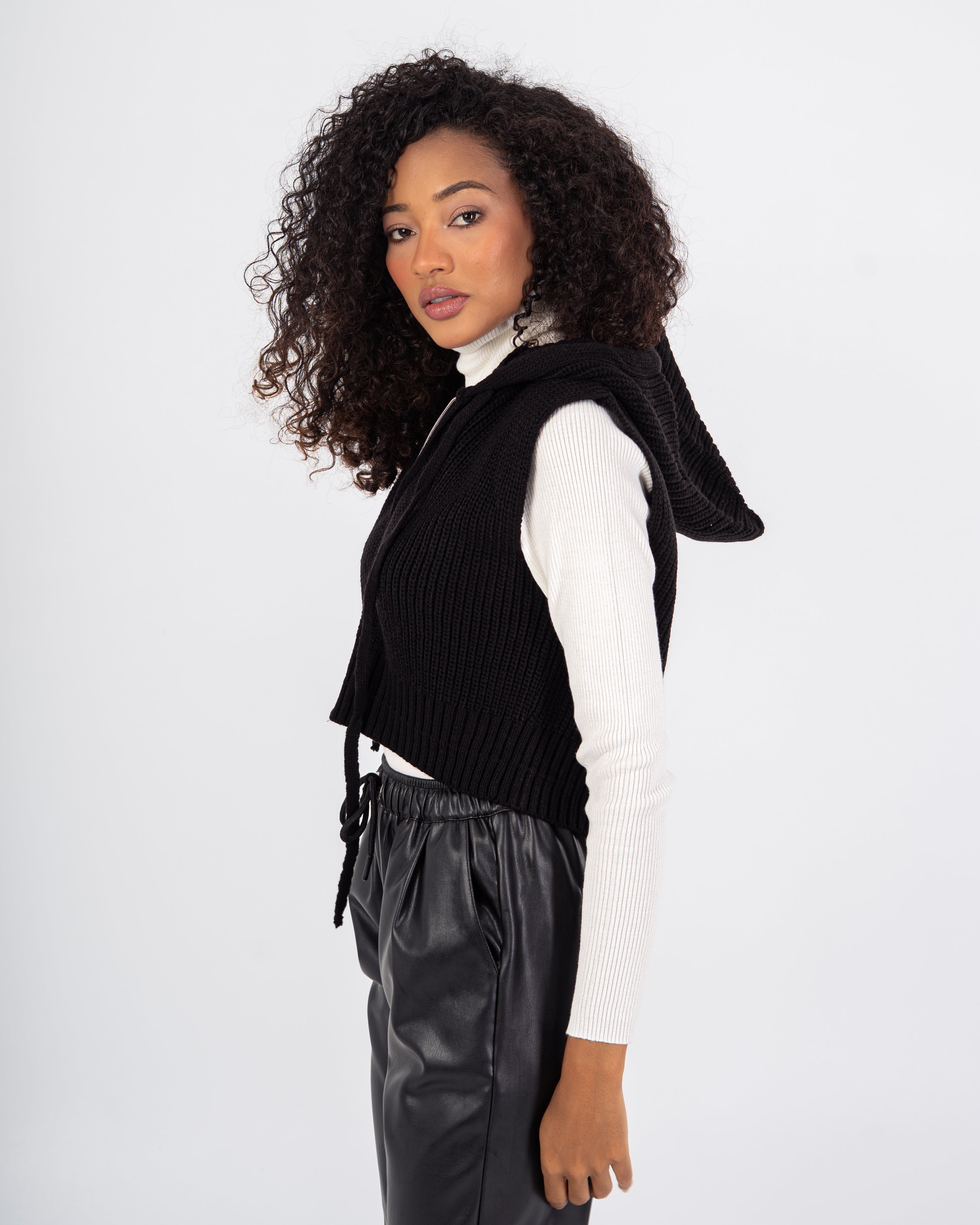 Short Knitwear Vest – Hooded