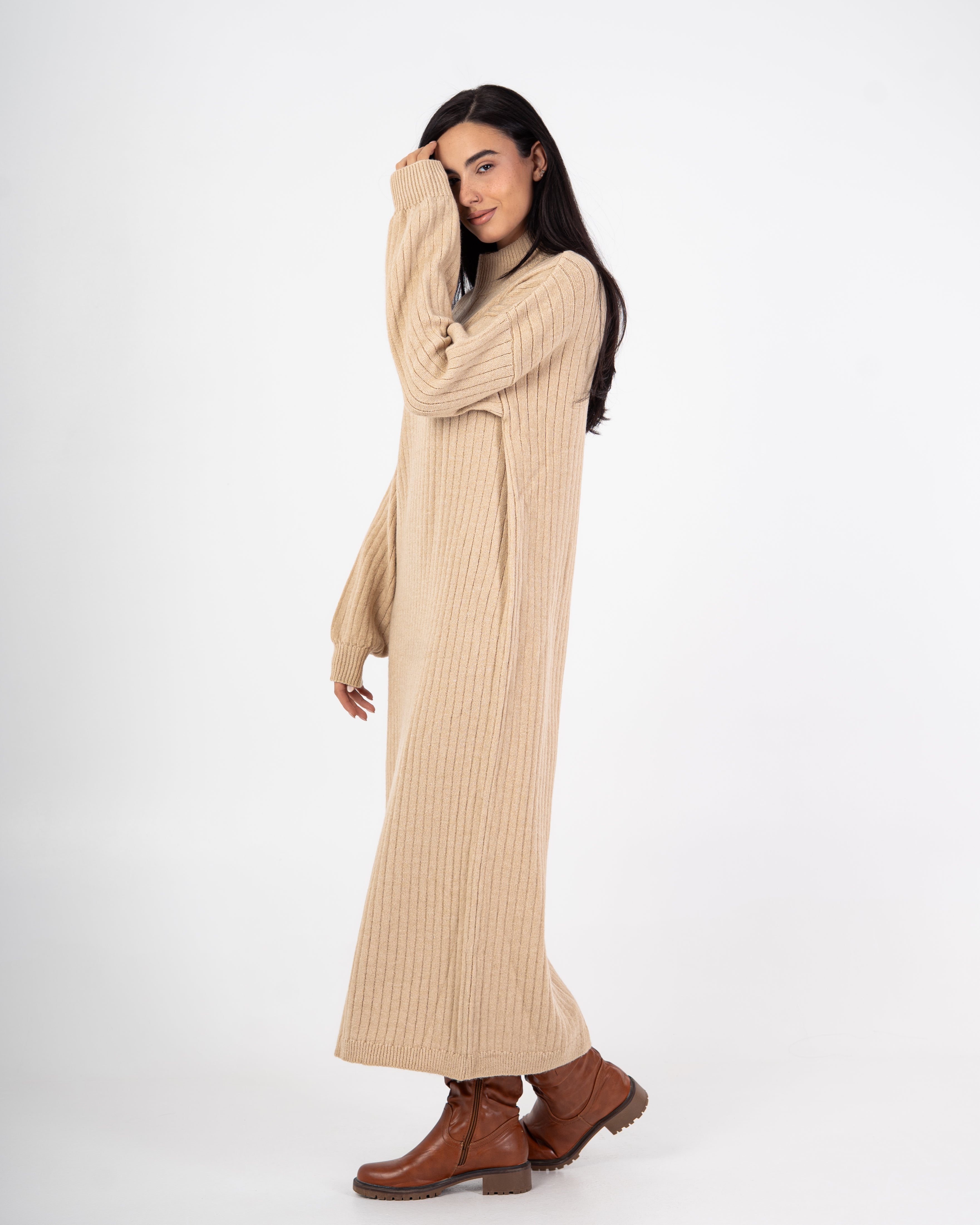 فستان محبوك - مع (رقبة على شكل حرف A)