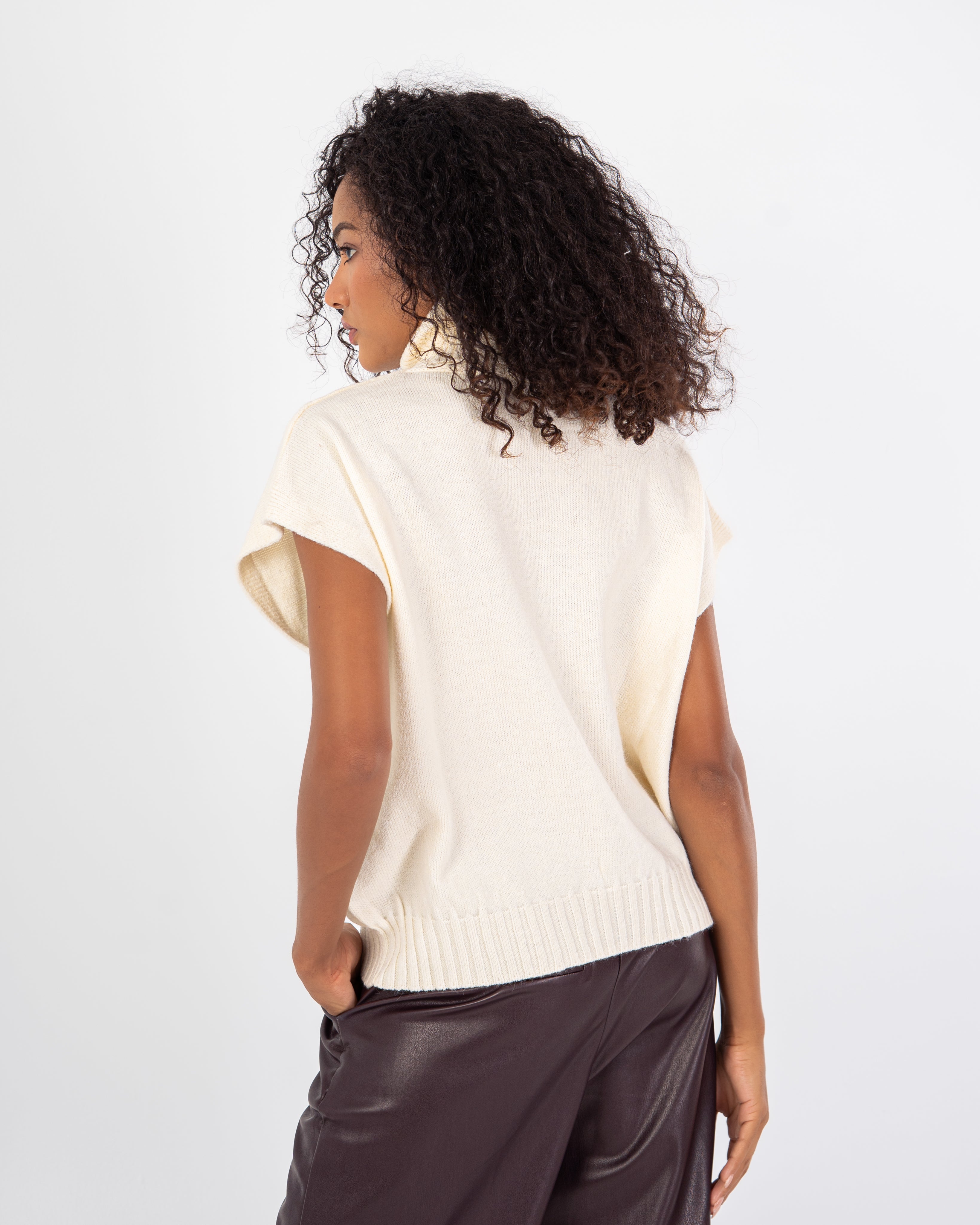 Knitwear Vest – Ribbed Pattern Design