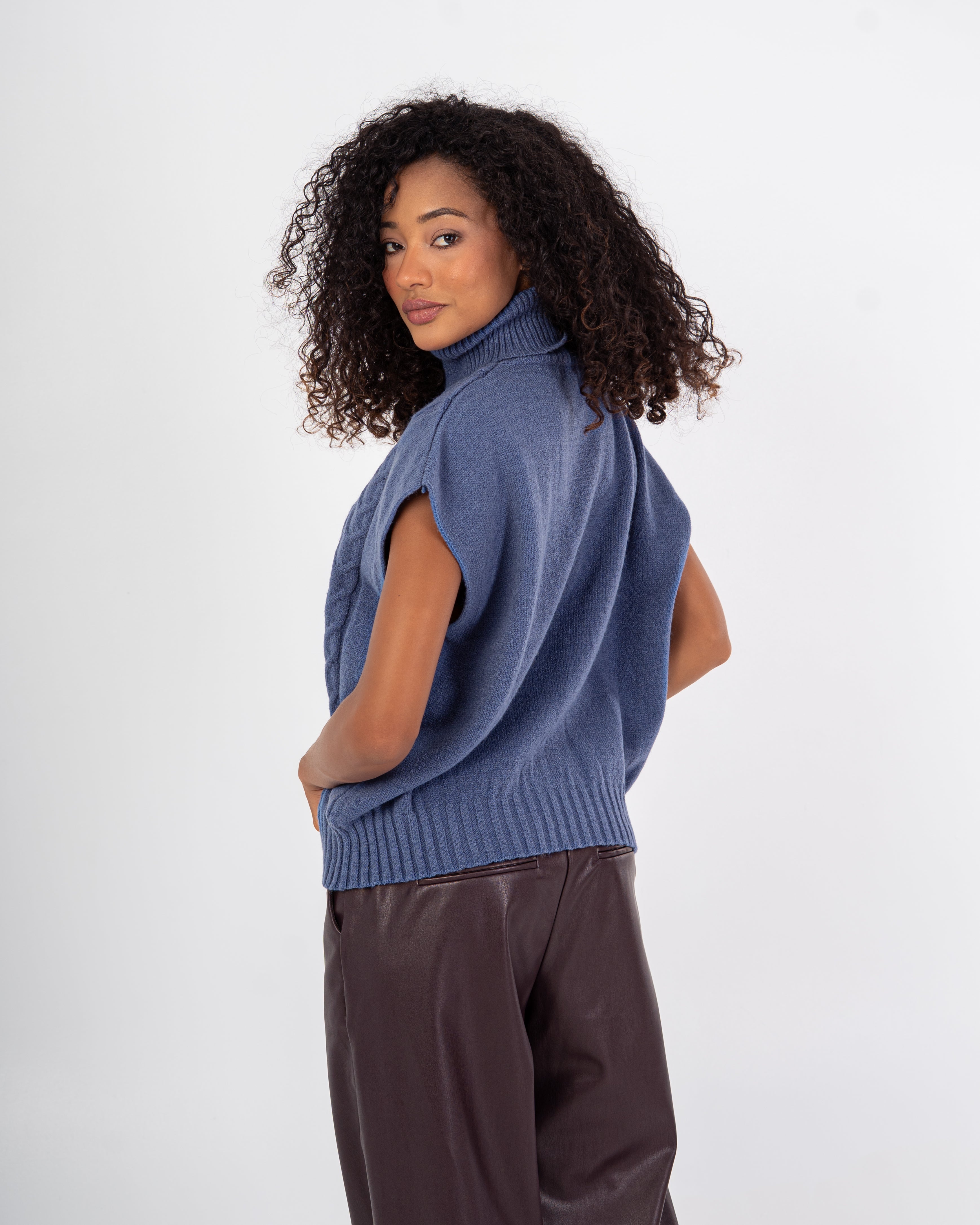 Knitwear Vest – Ribbed Pattern Design