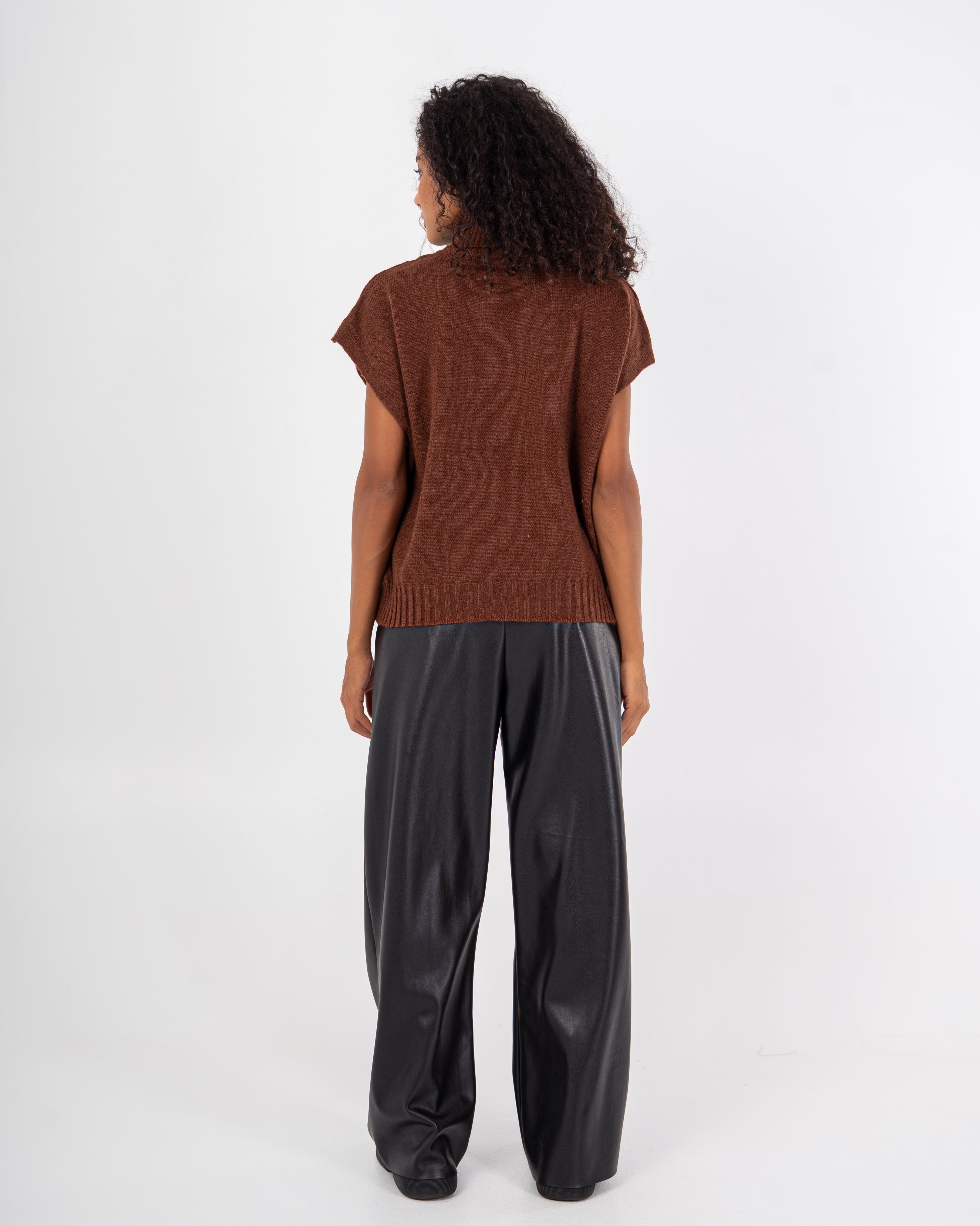 Knitwear Vest – Ribbed Pattern Design