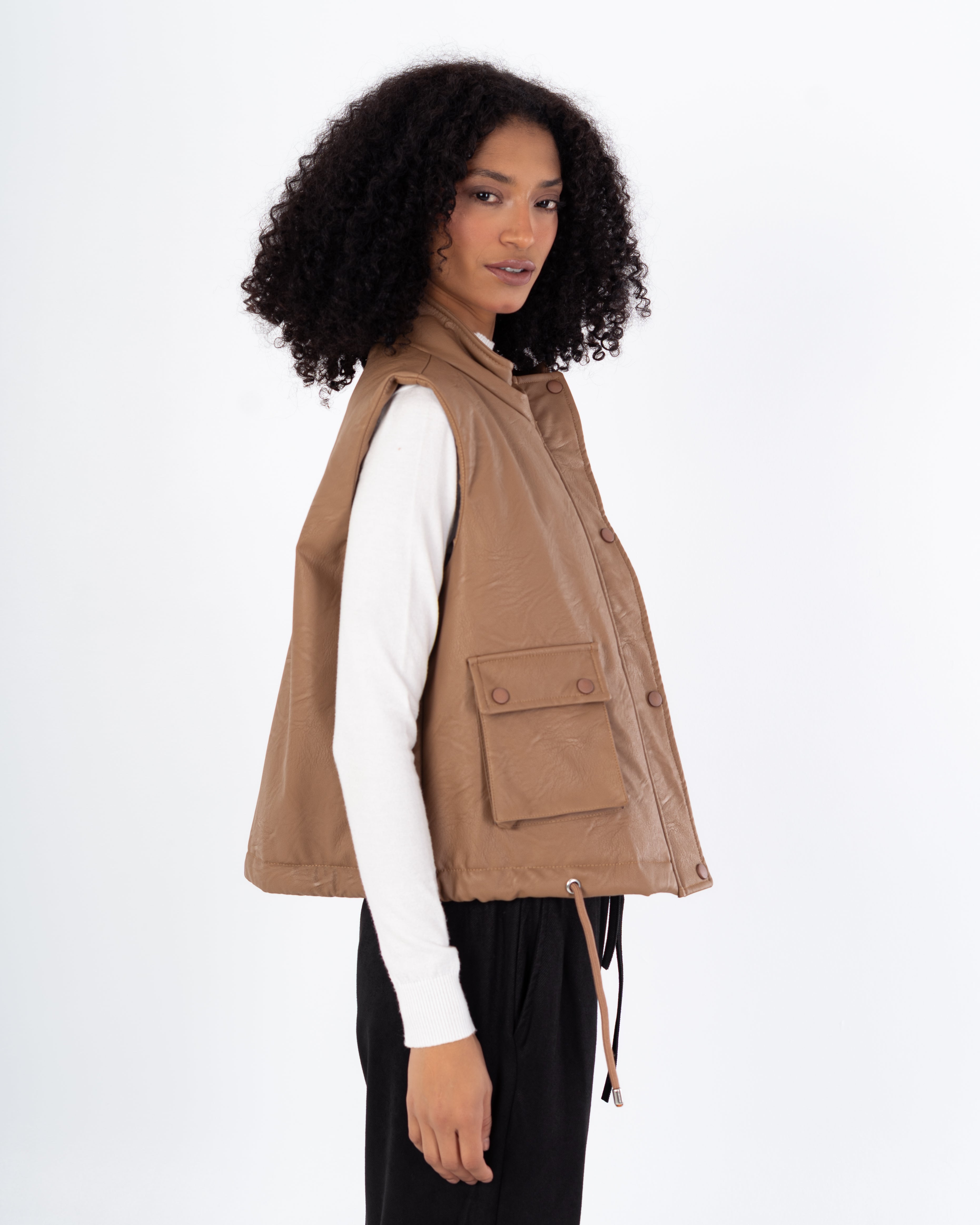 سترة جلدية قصيرة سادة – جيبان