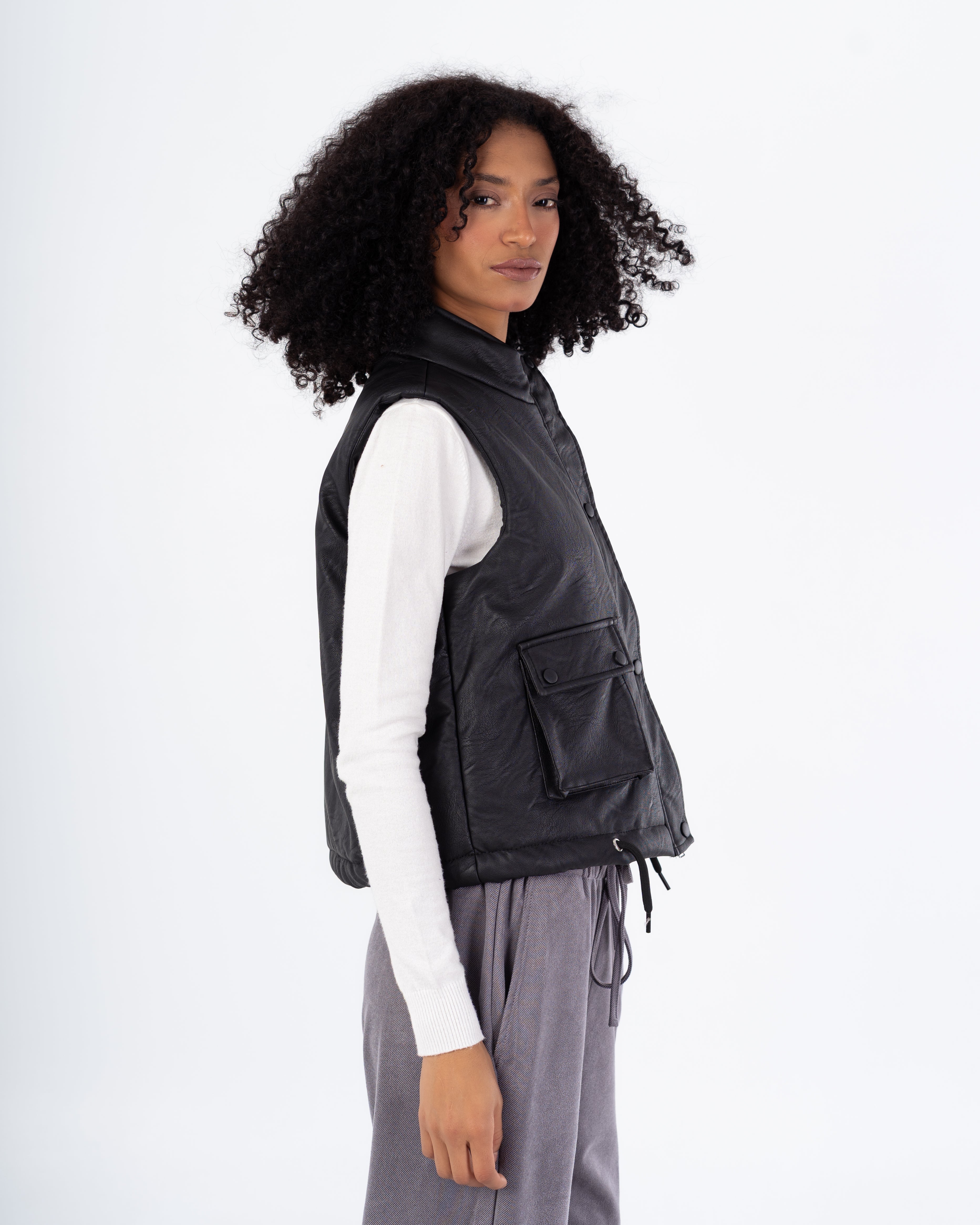 سترة جلدية قصيرة سادة – جيبان