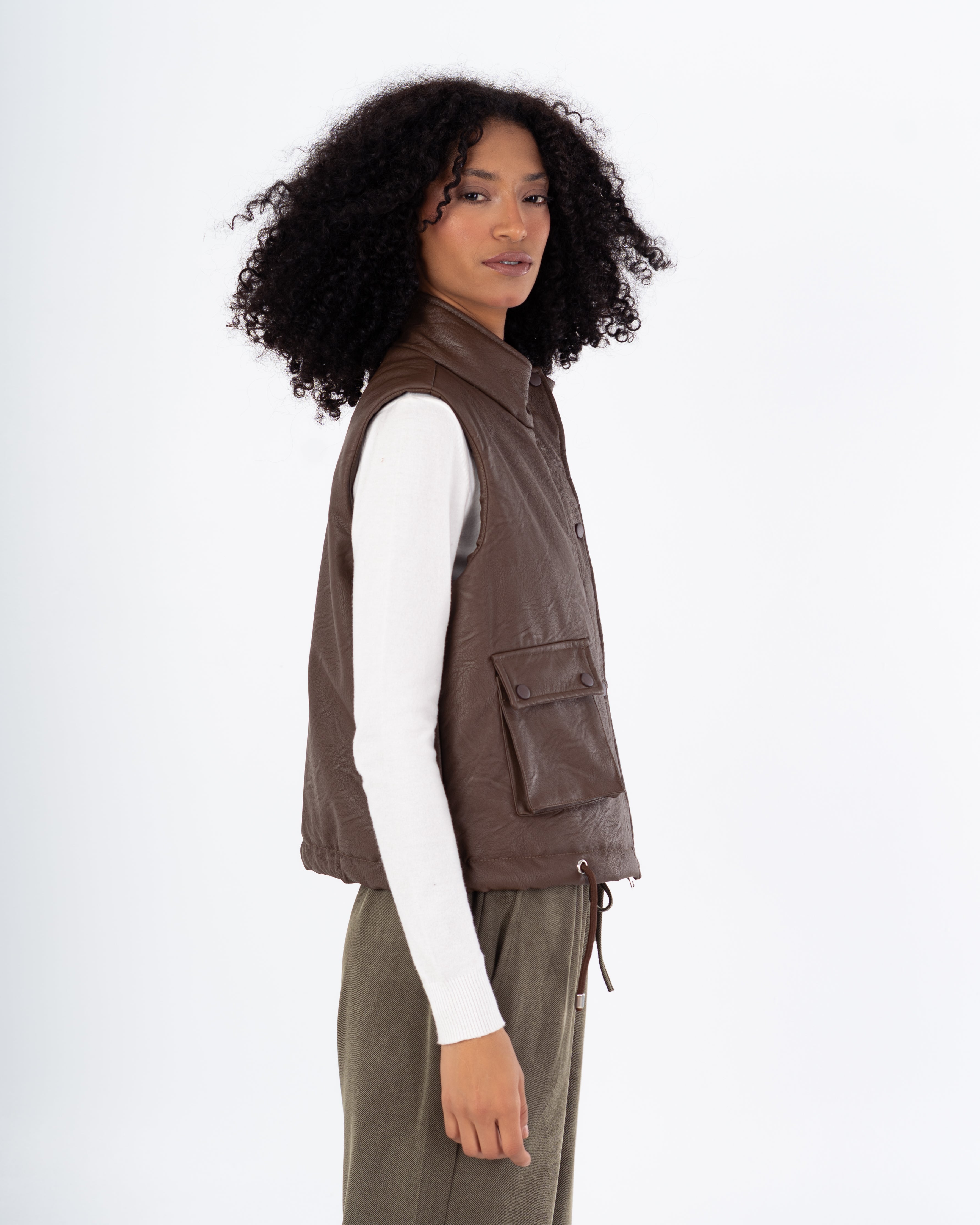 سترة جلدية قصيرة سادة – جيبان