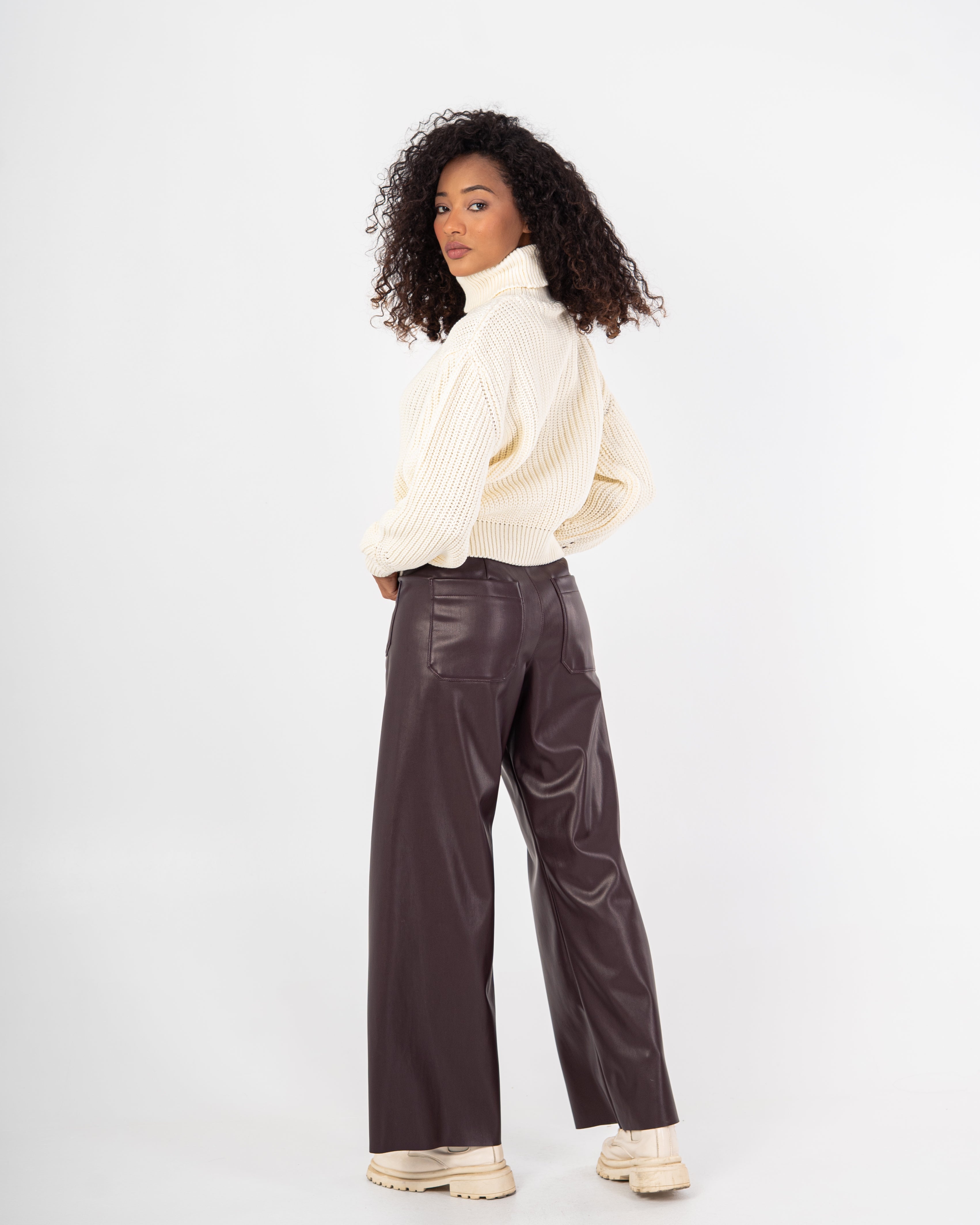 Knitwear Pullover – High Neck