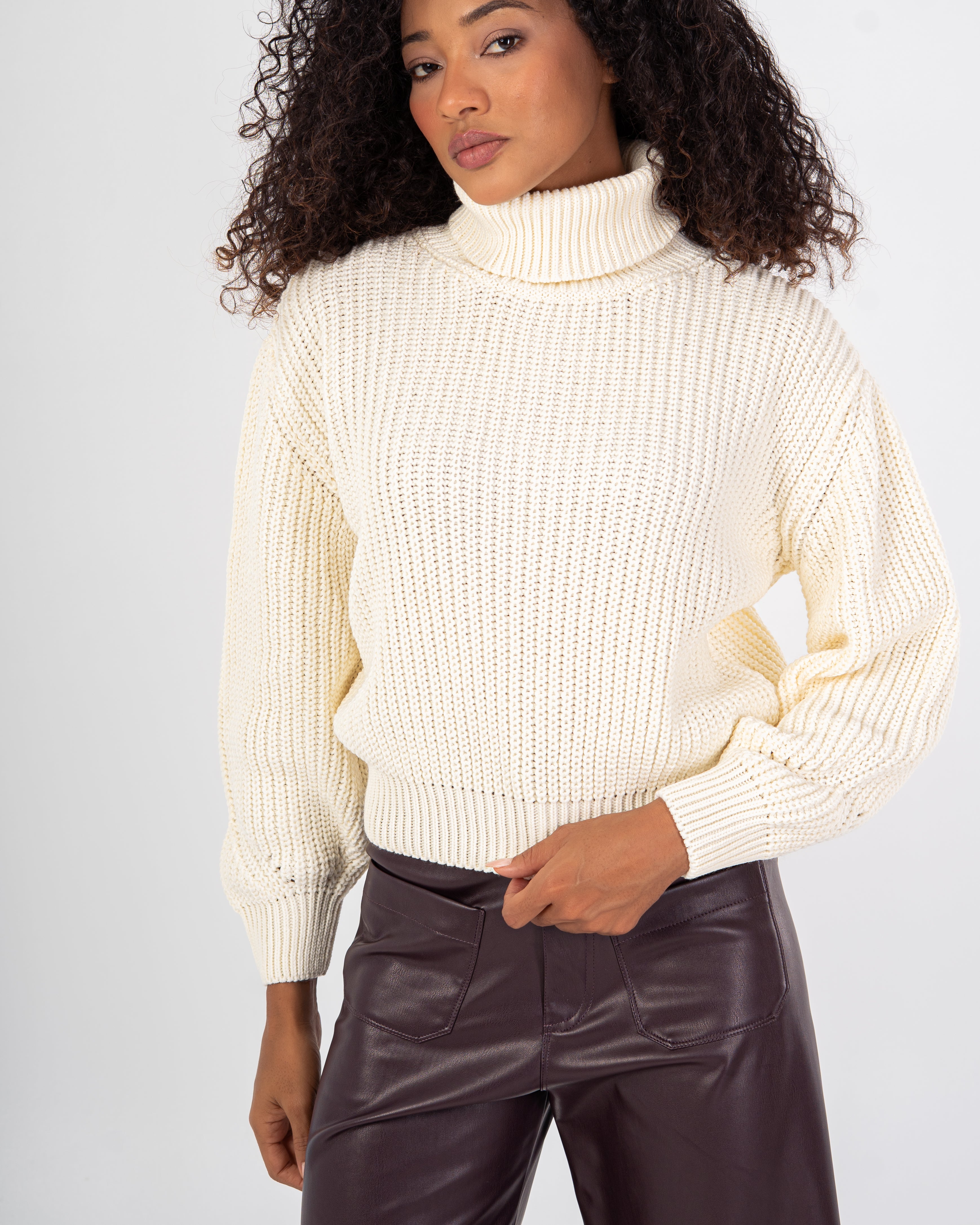 Knitwear Pullover – High Neck