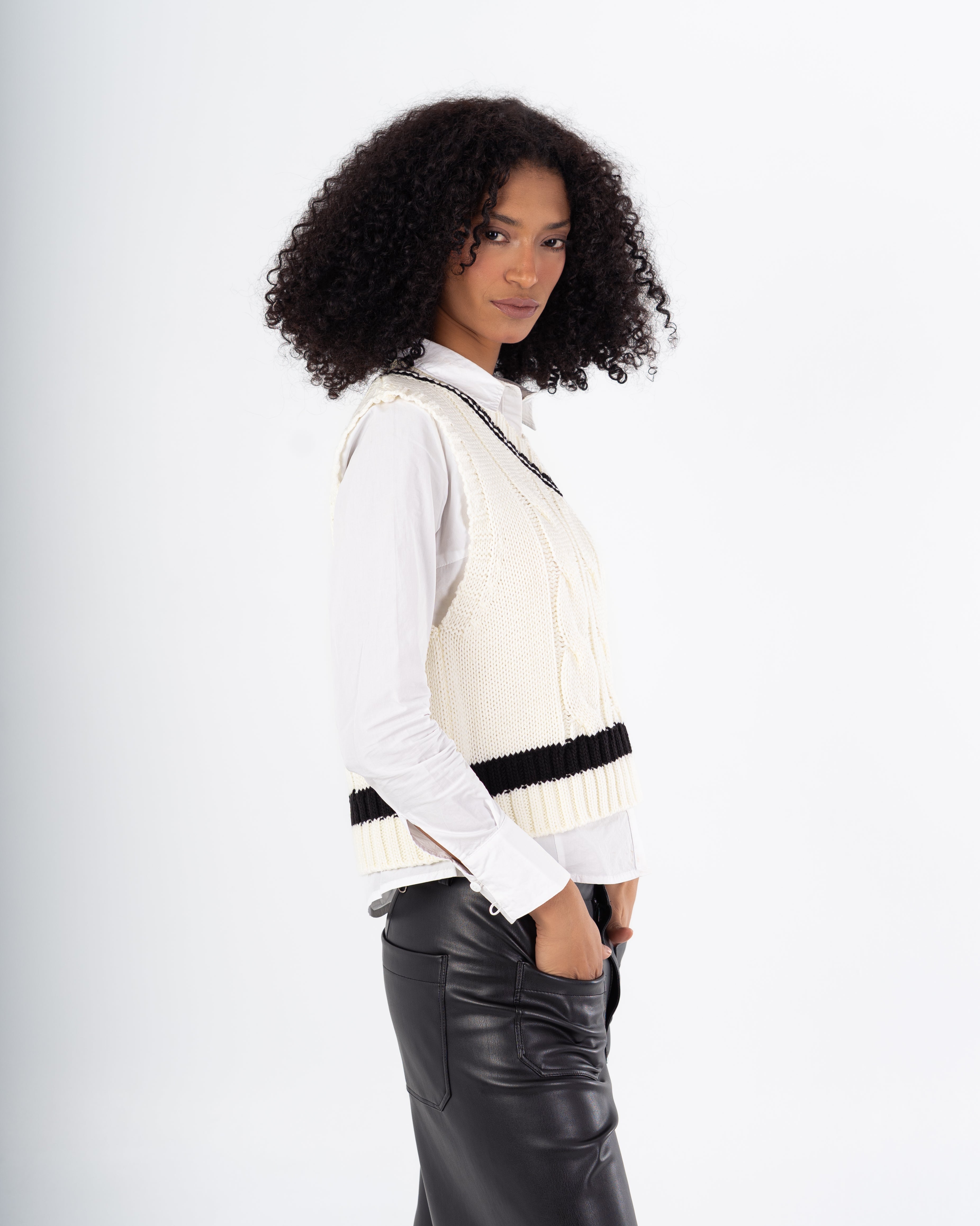 سترة محبوكة – مخططة في المنتصف (الخصر)