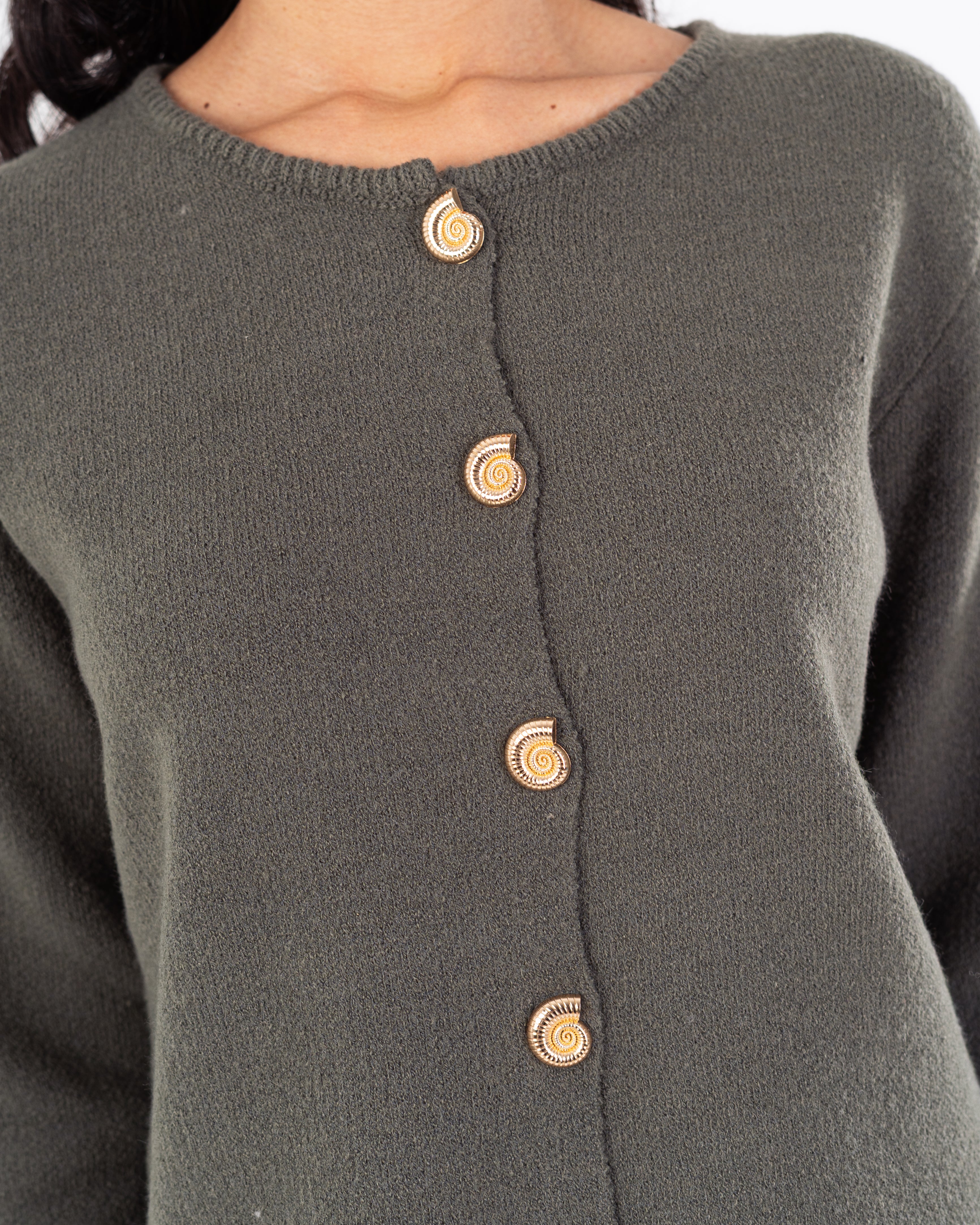 بلوفر تريكو سادة (أزرار ذهبية)