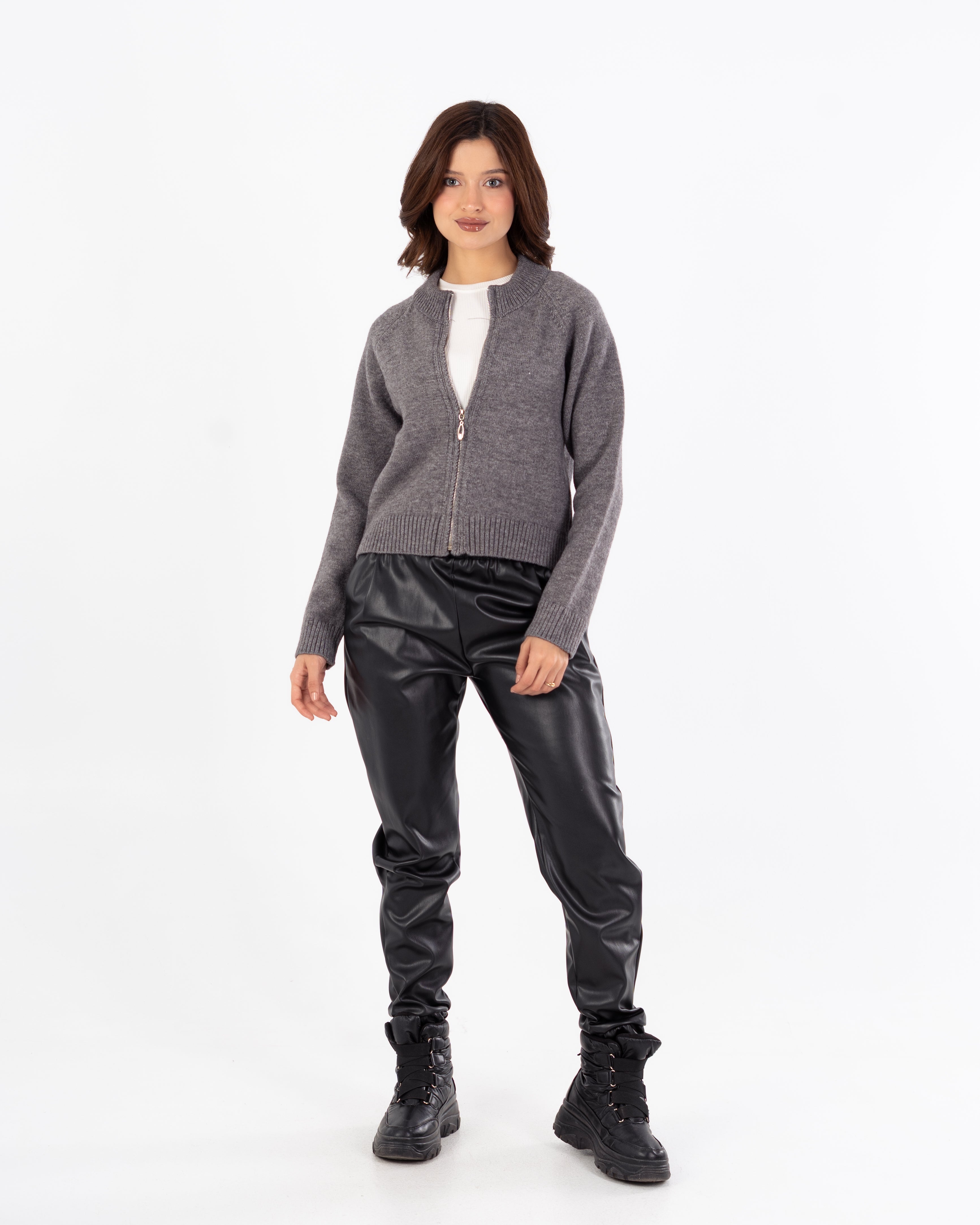 Short Cardigan – Simple Shoulder Embroidery