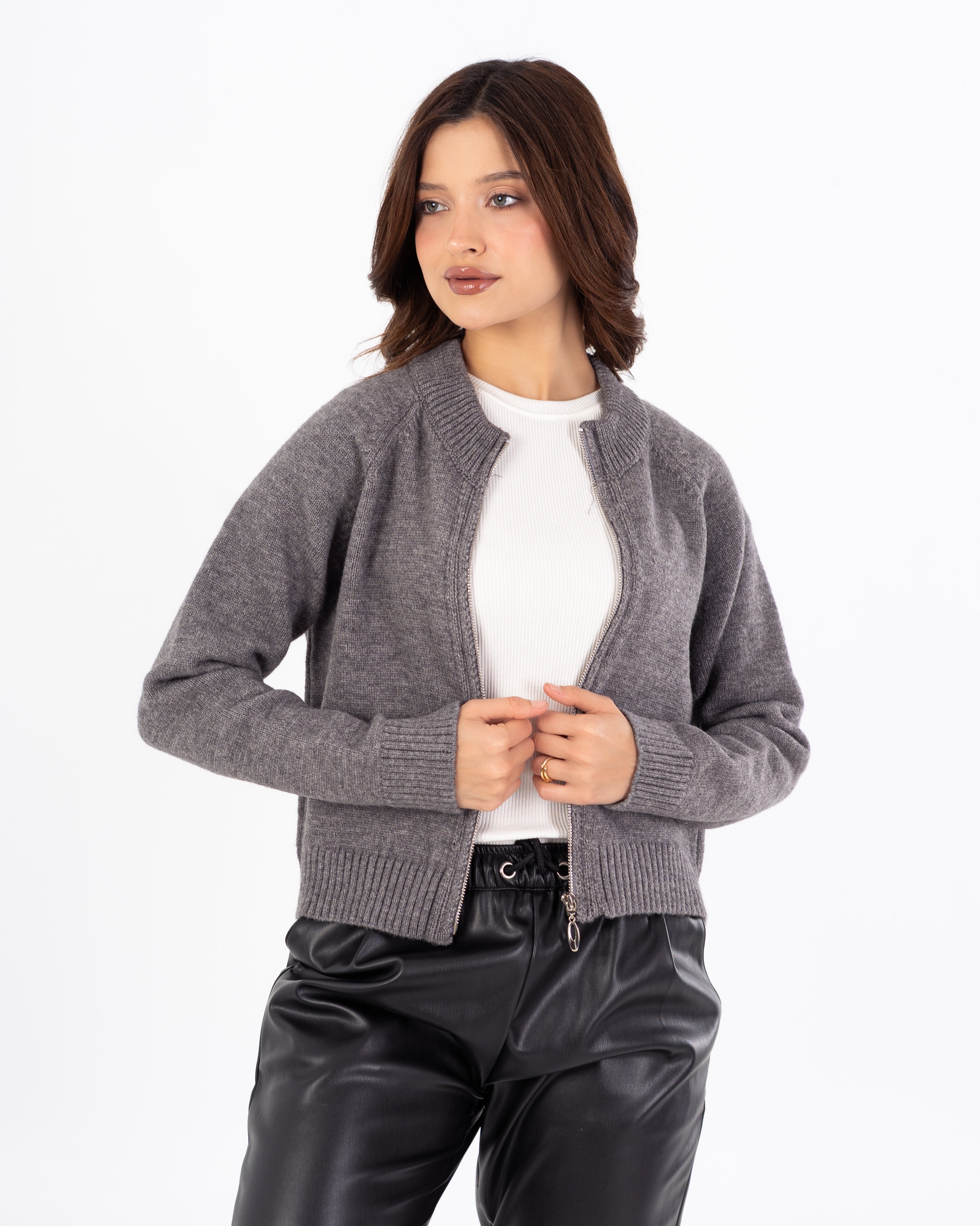 Short Cardigan – Simple Shoulder Embroidery