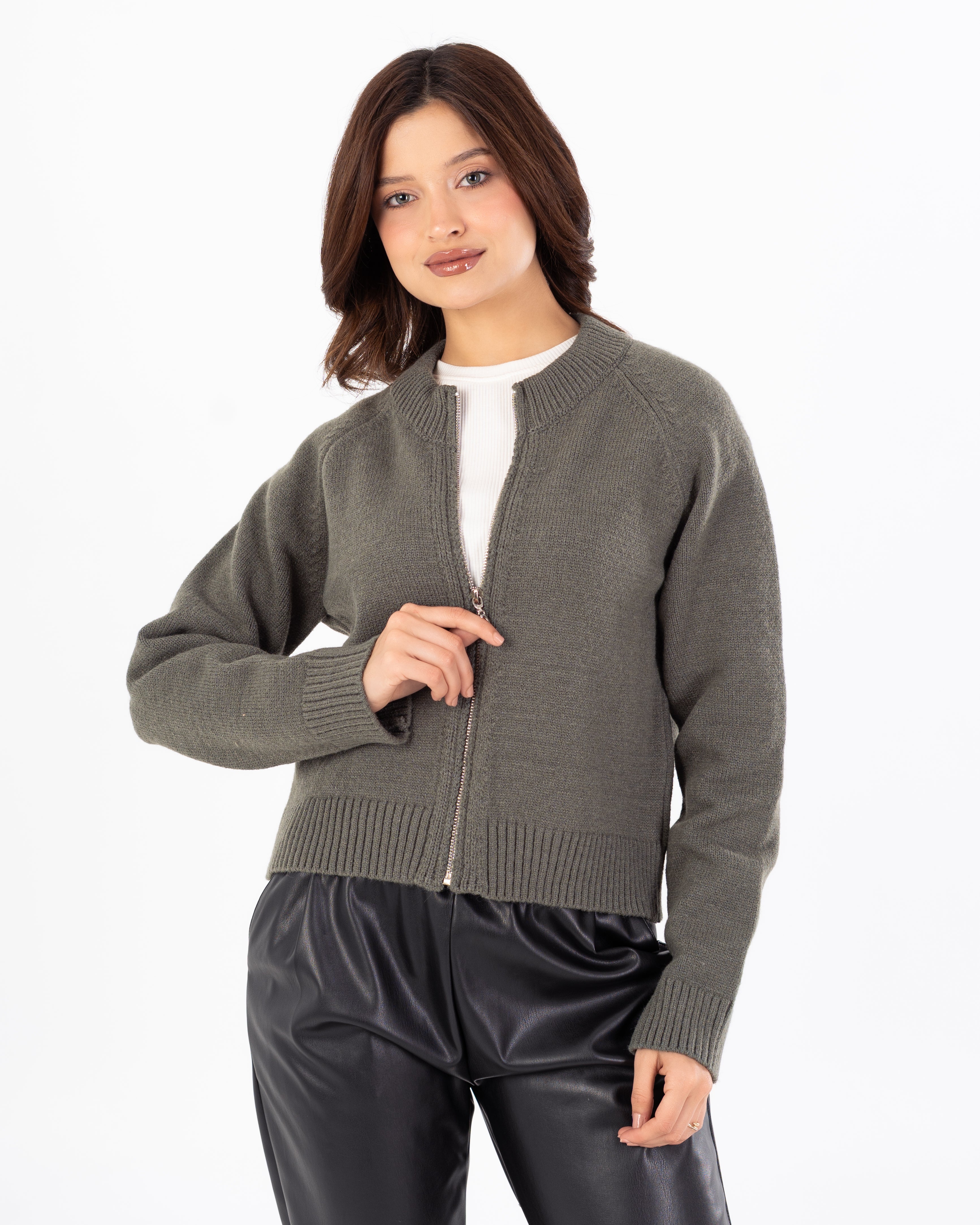 Short Cardigan – Simple Shoulder Embroidery