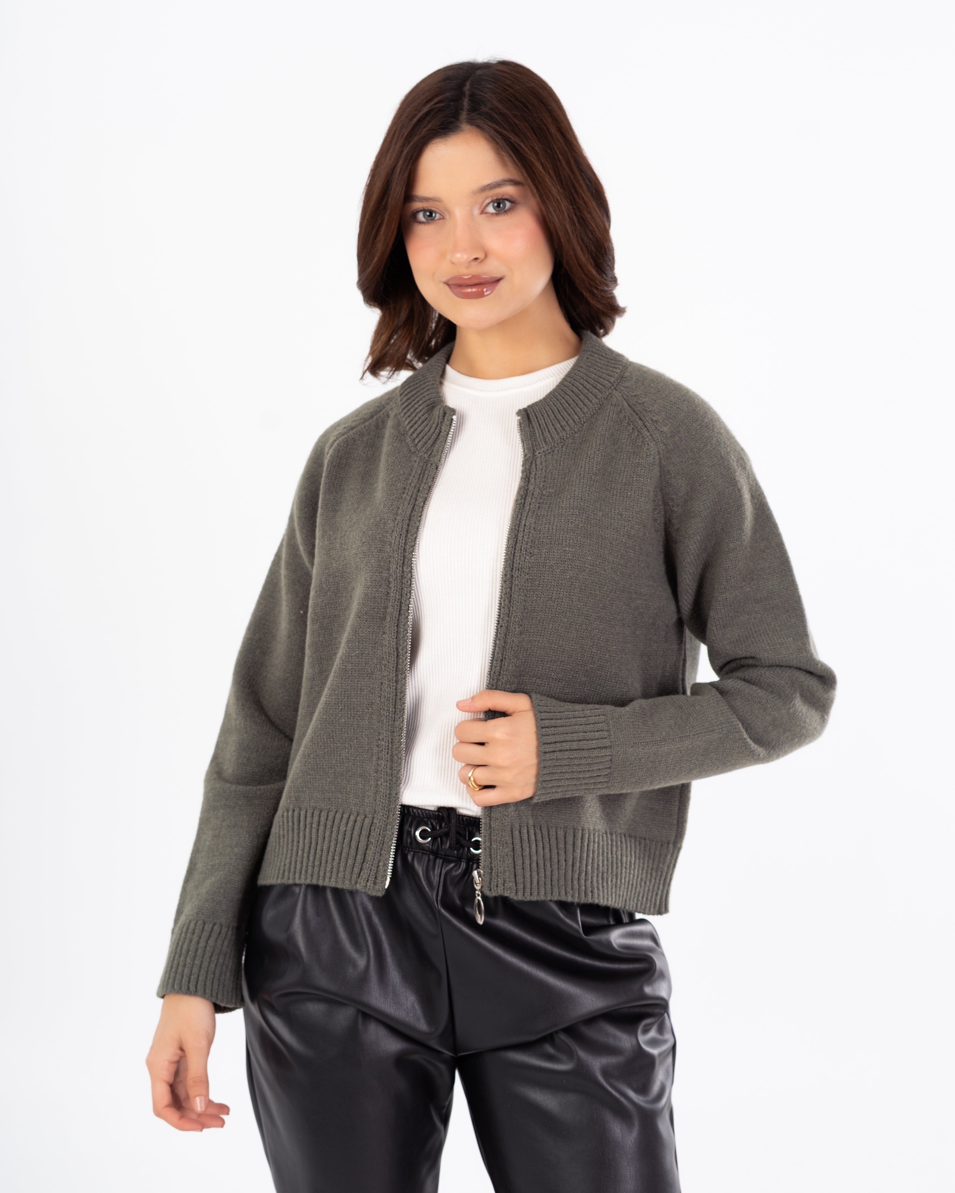 Short Cardigan – Simple Shoulder Embroidery