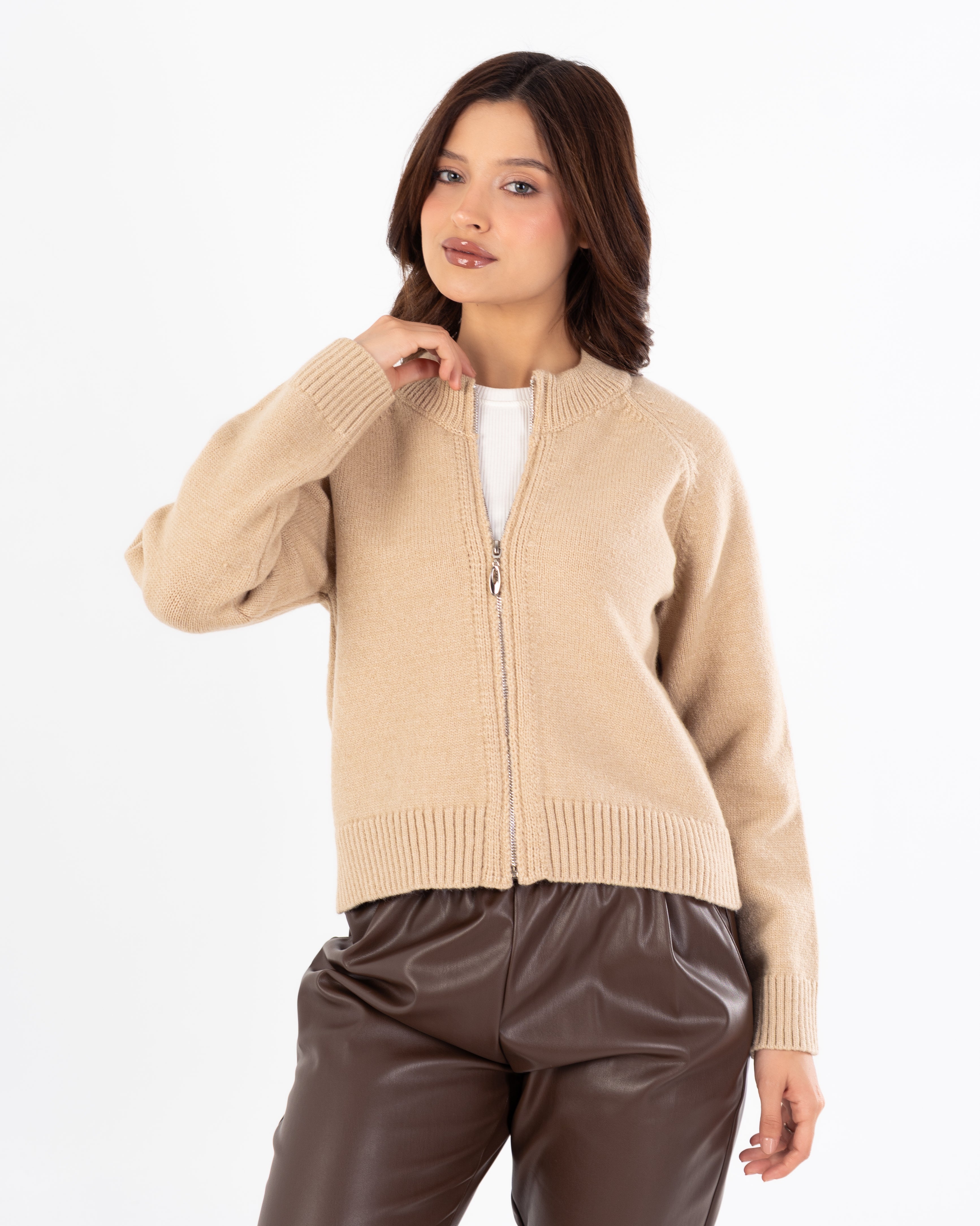 كارديجان قصير – تطريز بسيط على الكتف