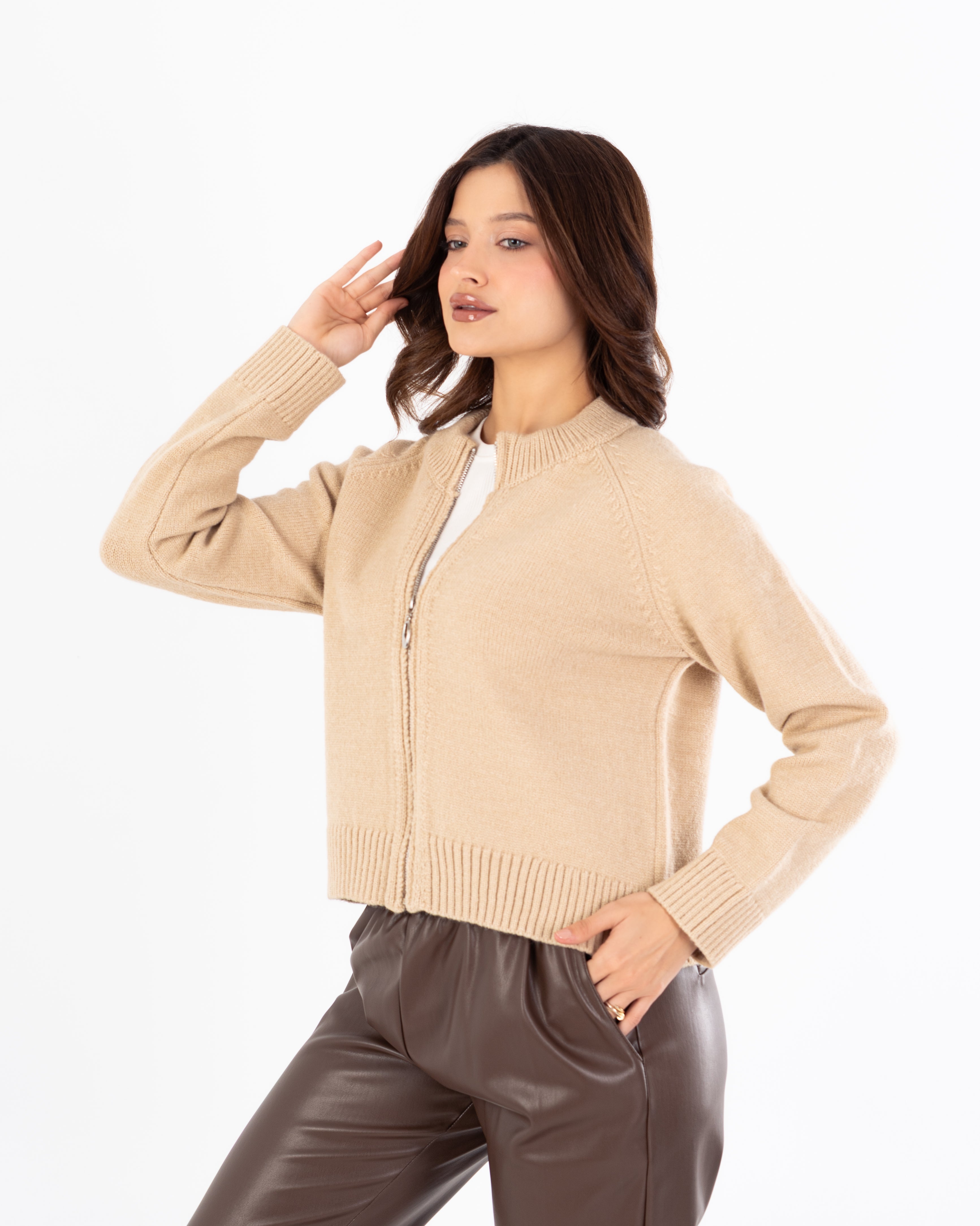 Short Cardigan – Simple Shoulder Embroidery