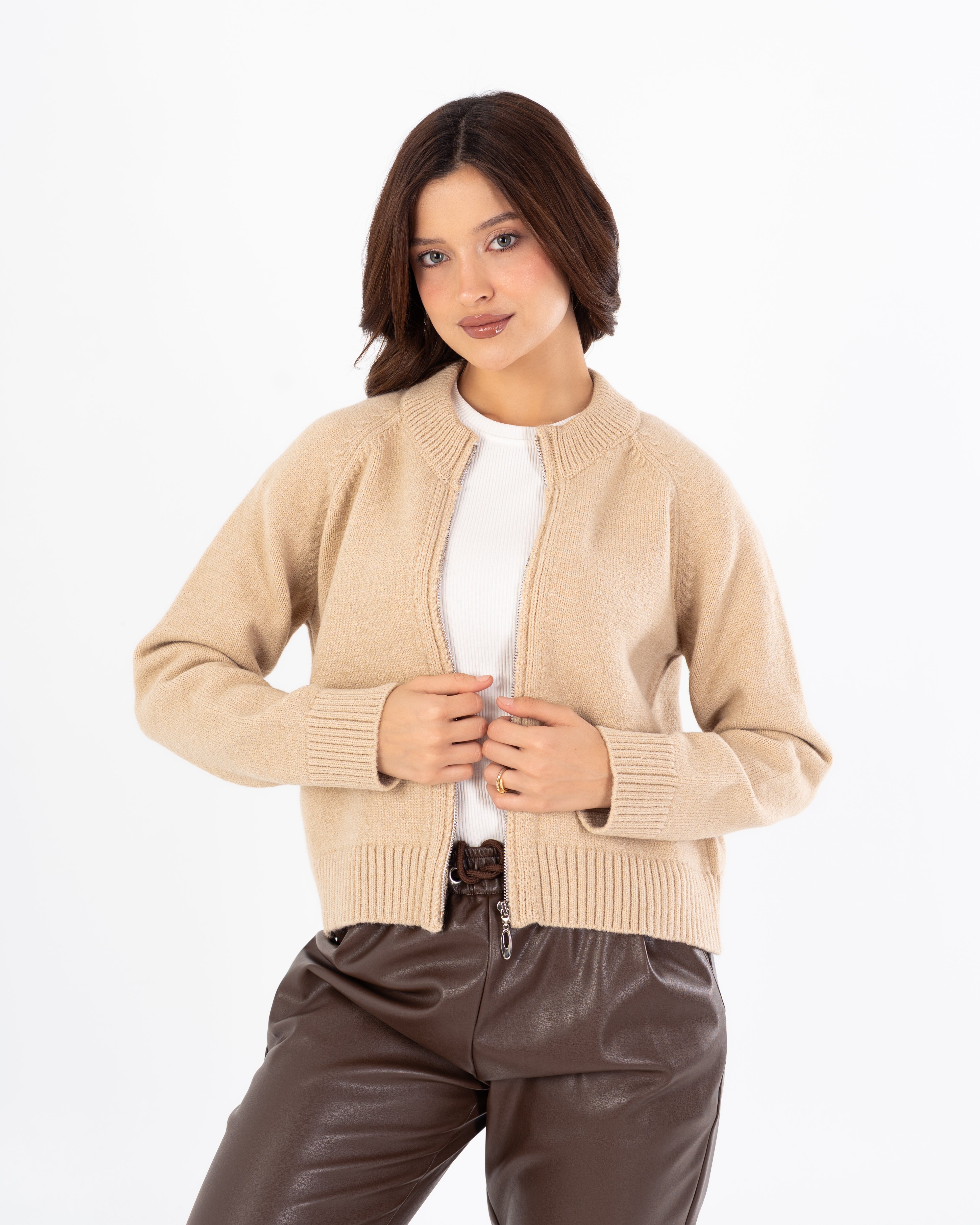 كارديجان قصير – تطريز بسيط على الكتف