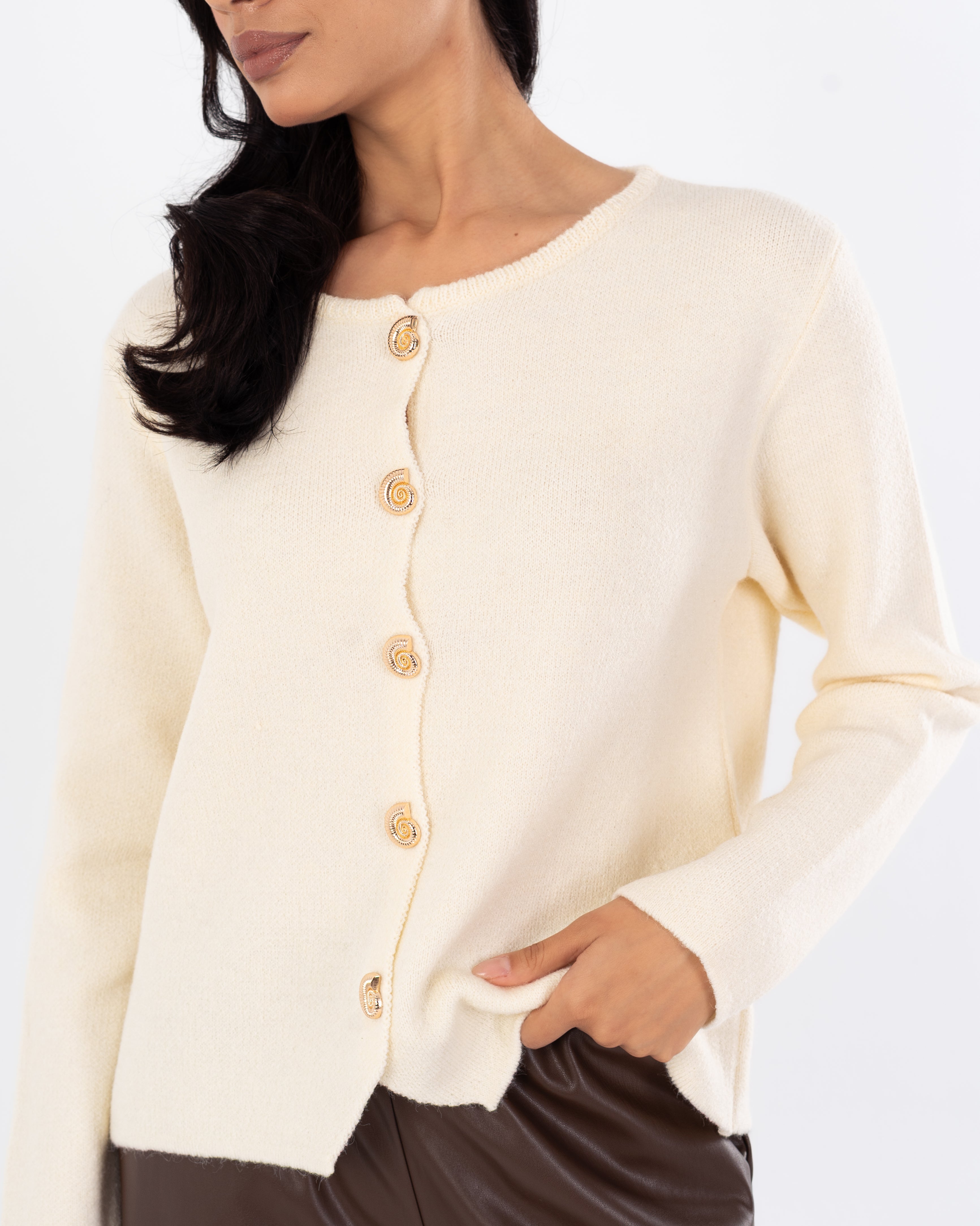 بلوفر تريكو سادة (أزرار ذهبية)