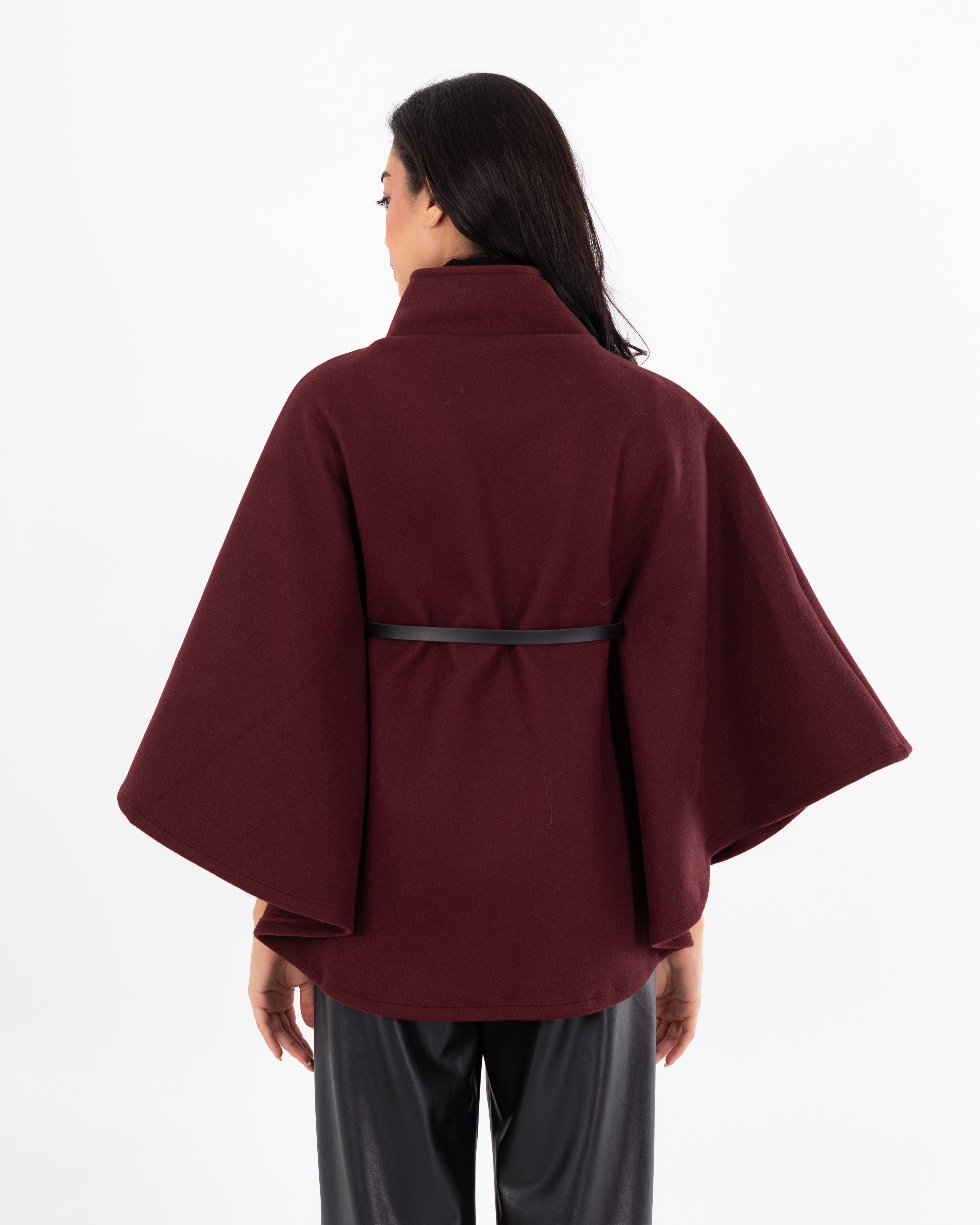 بلوفر بدون أكمام مع حزام