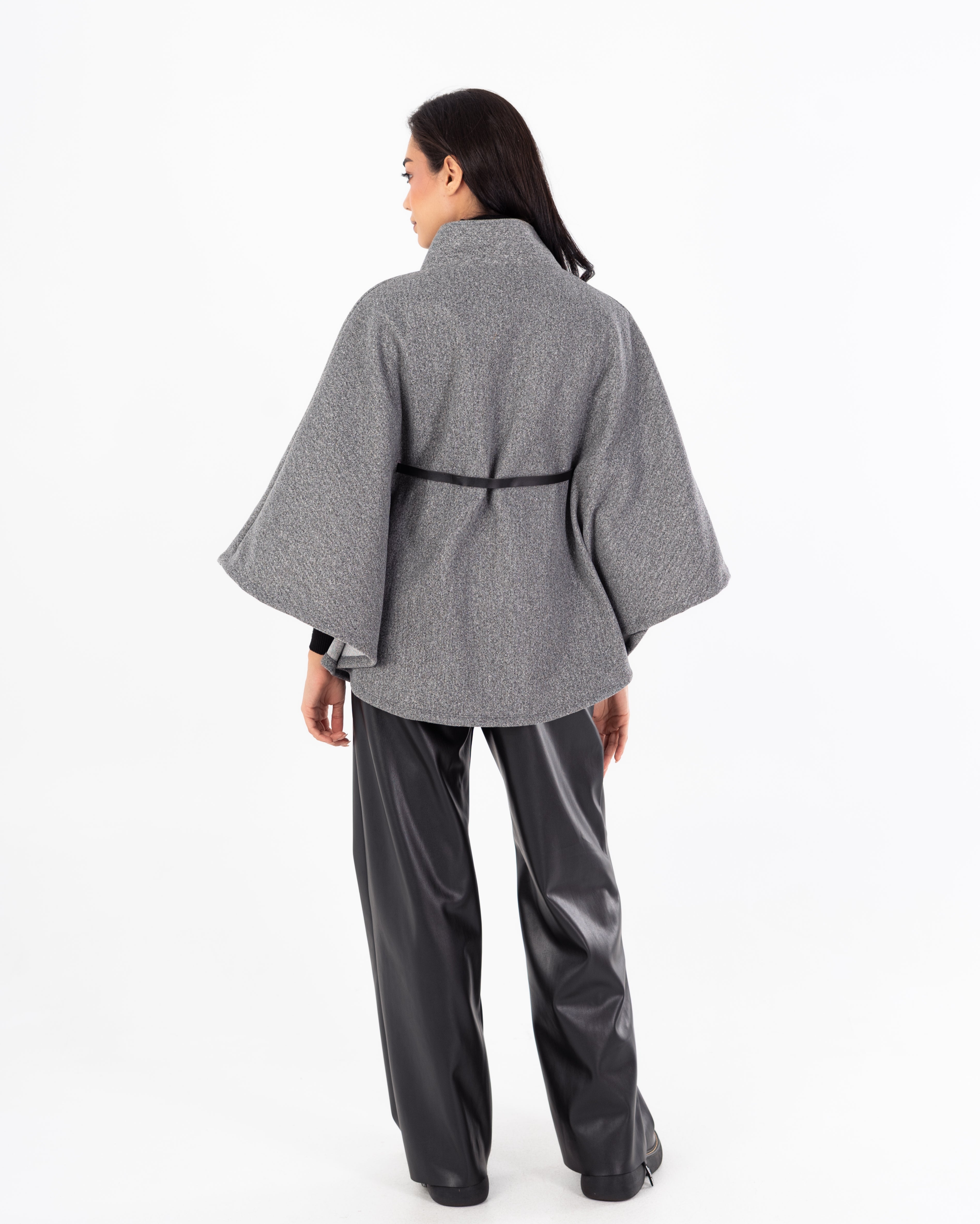 بلوفر بدون أكمام مع حزام