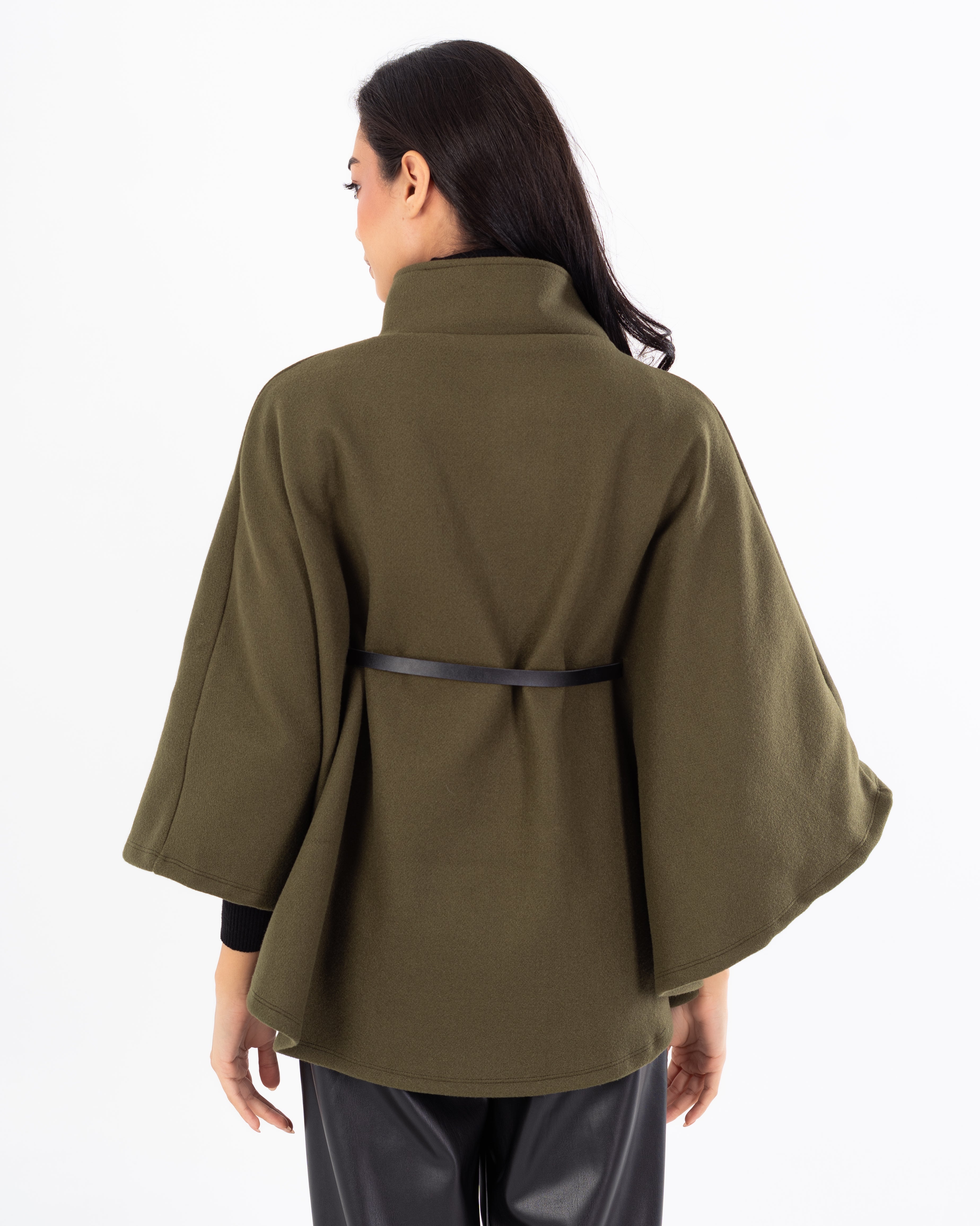 بلوفر بدون أكمام مع حزام