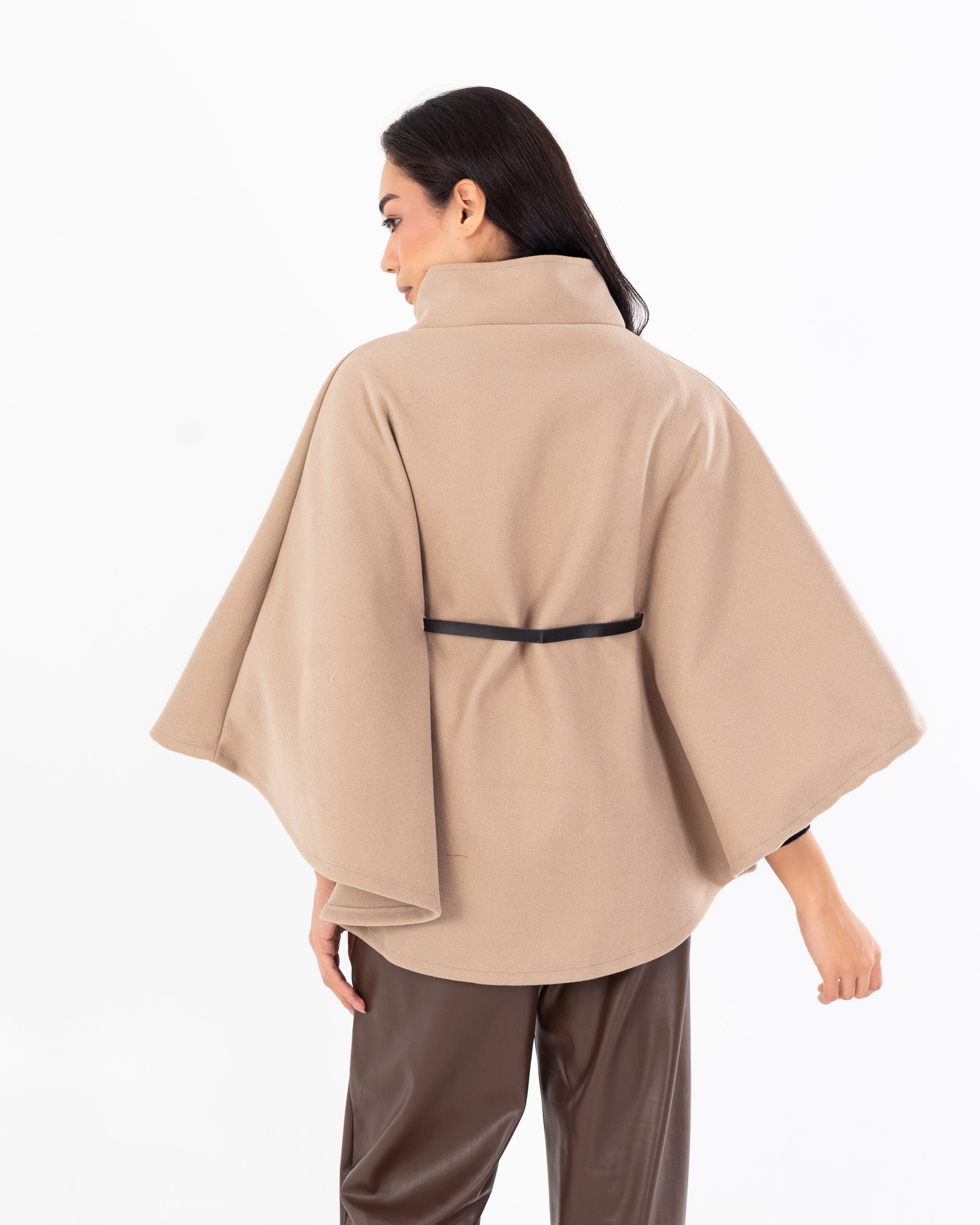 بلوفر بدون أكمام مع حزام