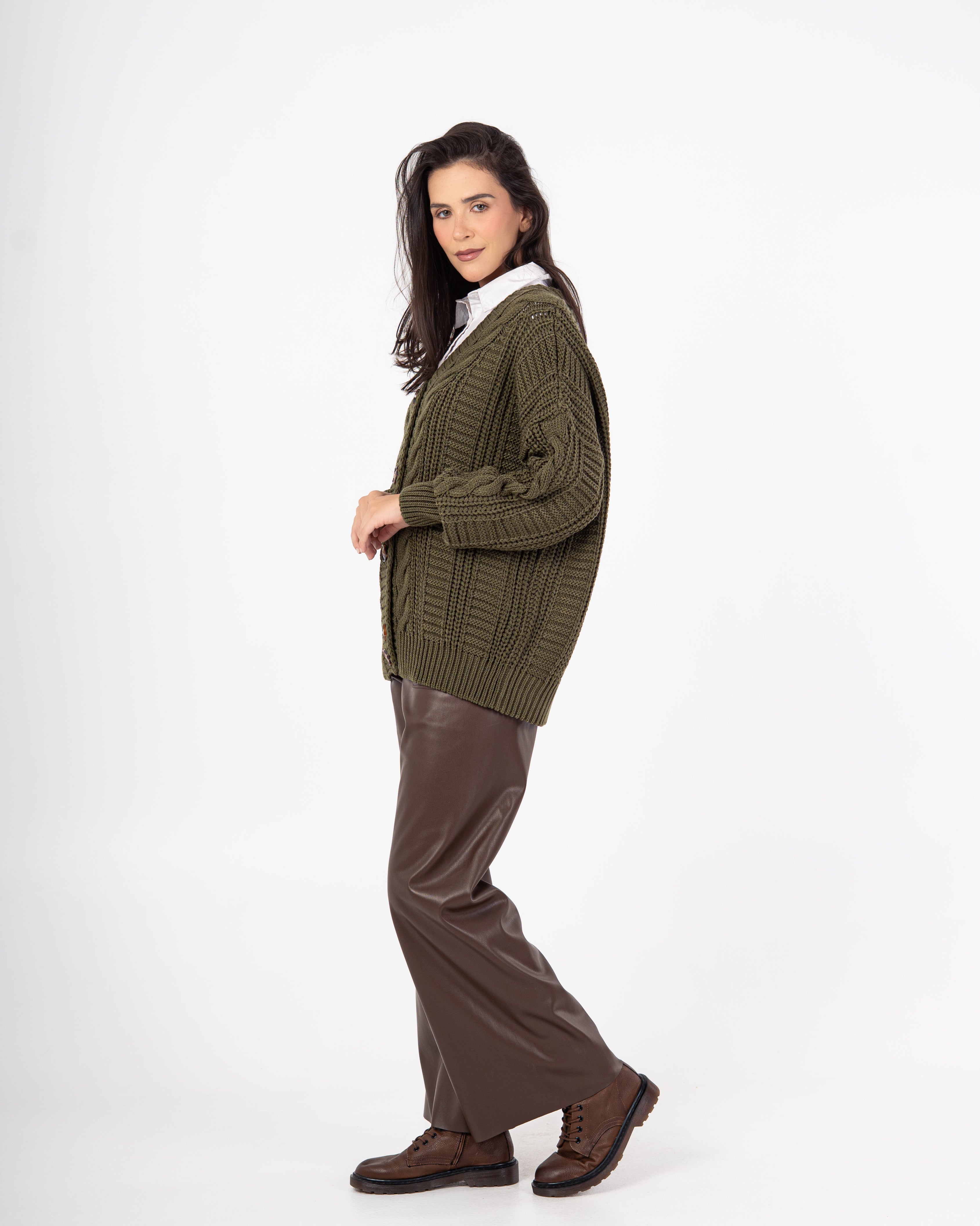 Knitwear Cardigan – Buttoned (Braided Pattern)