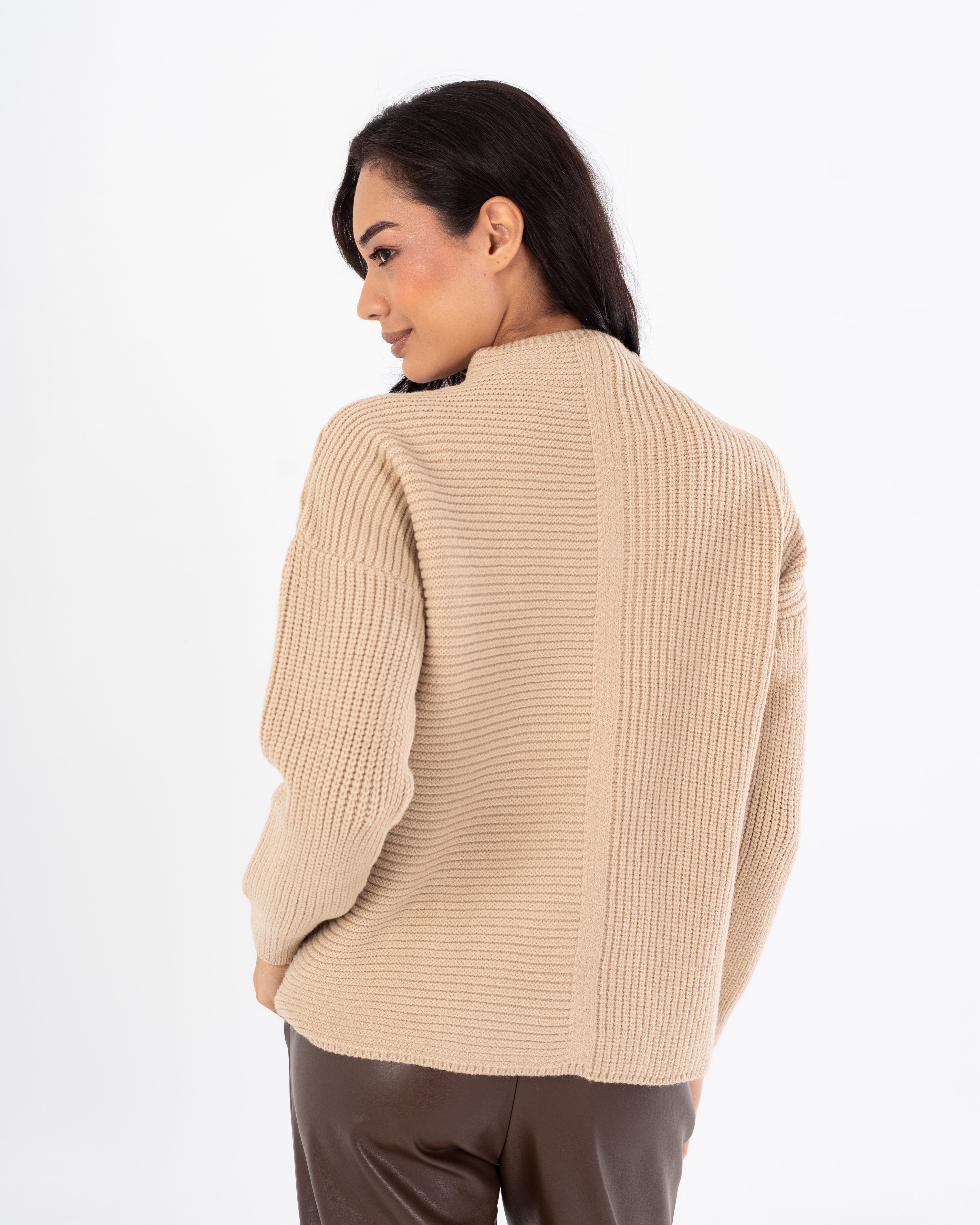 بلوفر سادة برقبة طويلة - خط وسط فاتح