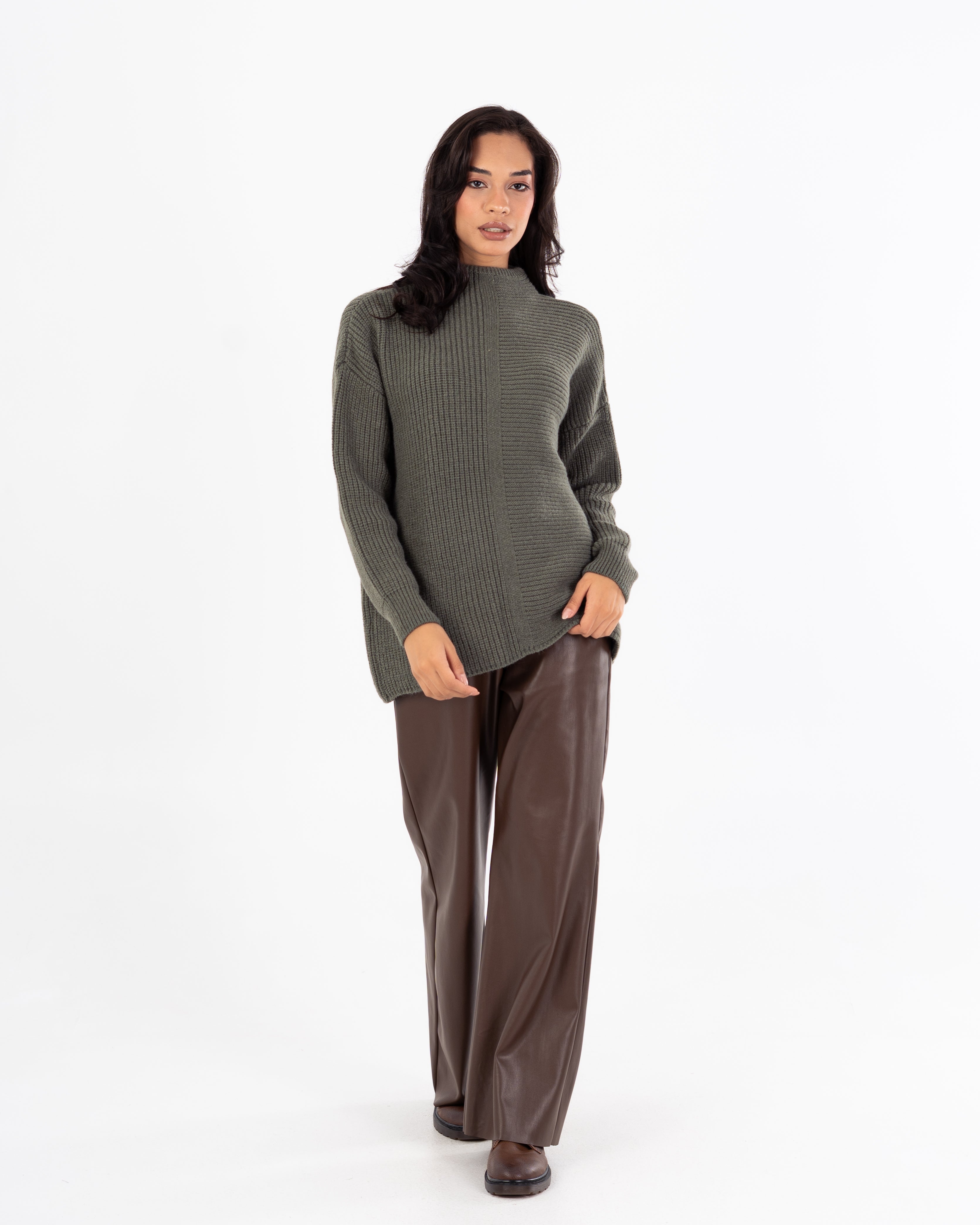 بلوفر سادة برقبة طويلة - خط وسط فاتح